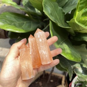Trụ đá Selenite cam - Orange Selenite Point | Trụ đá thanh tẩy, Tarot, Healing, sưu tầm