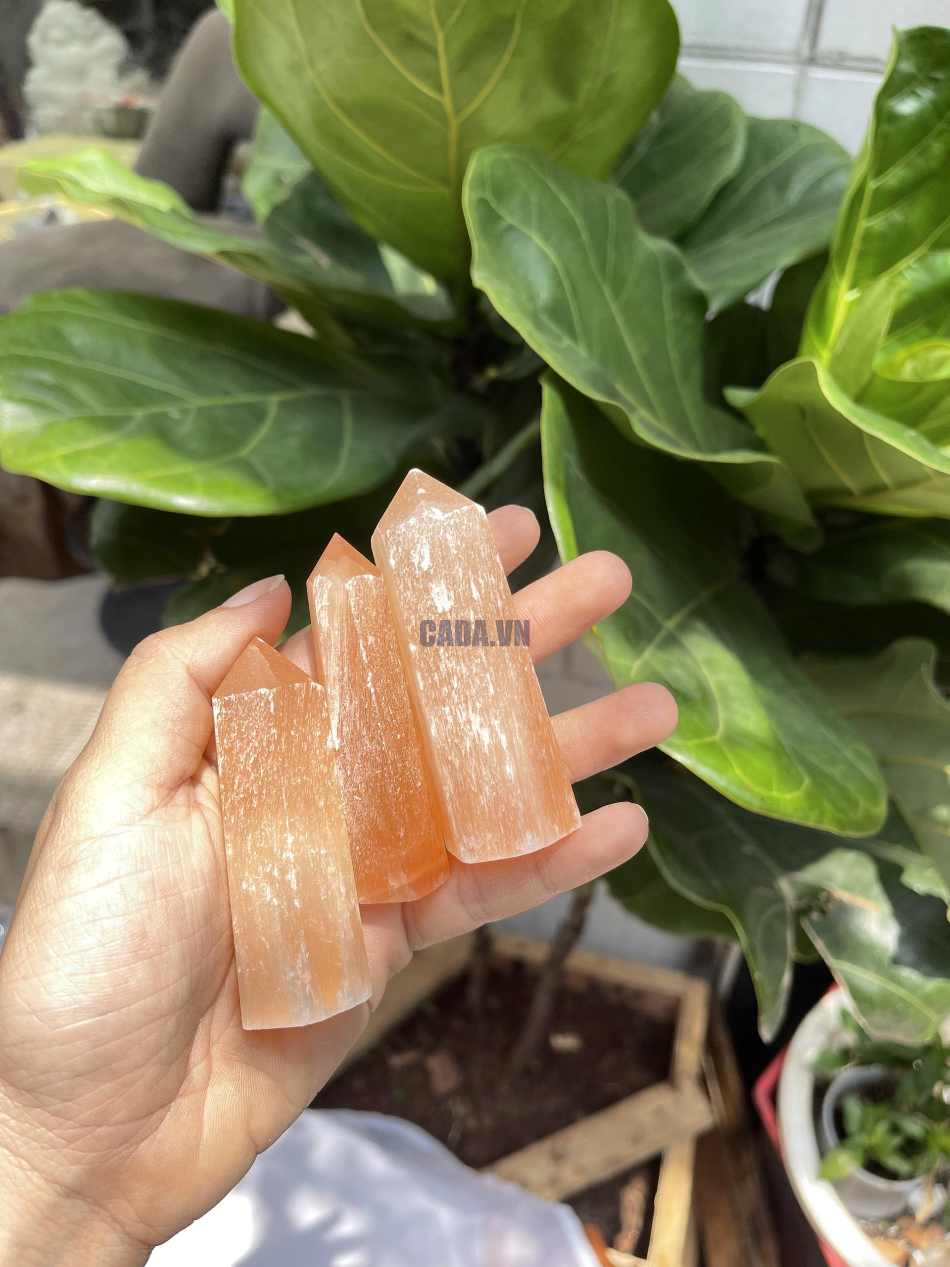 Trụ đá Selenite cam - Orange Selenite Point | Trụ đá thanh tẩy, Tarot, Healing, sưu tầm