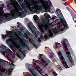 Trụ đá Fluorite cầu vồng - Rainbow Fluorite Point | Trụ đá thanh tẩy, Tarot, Healing, sưu tầm