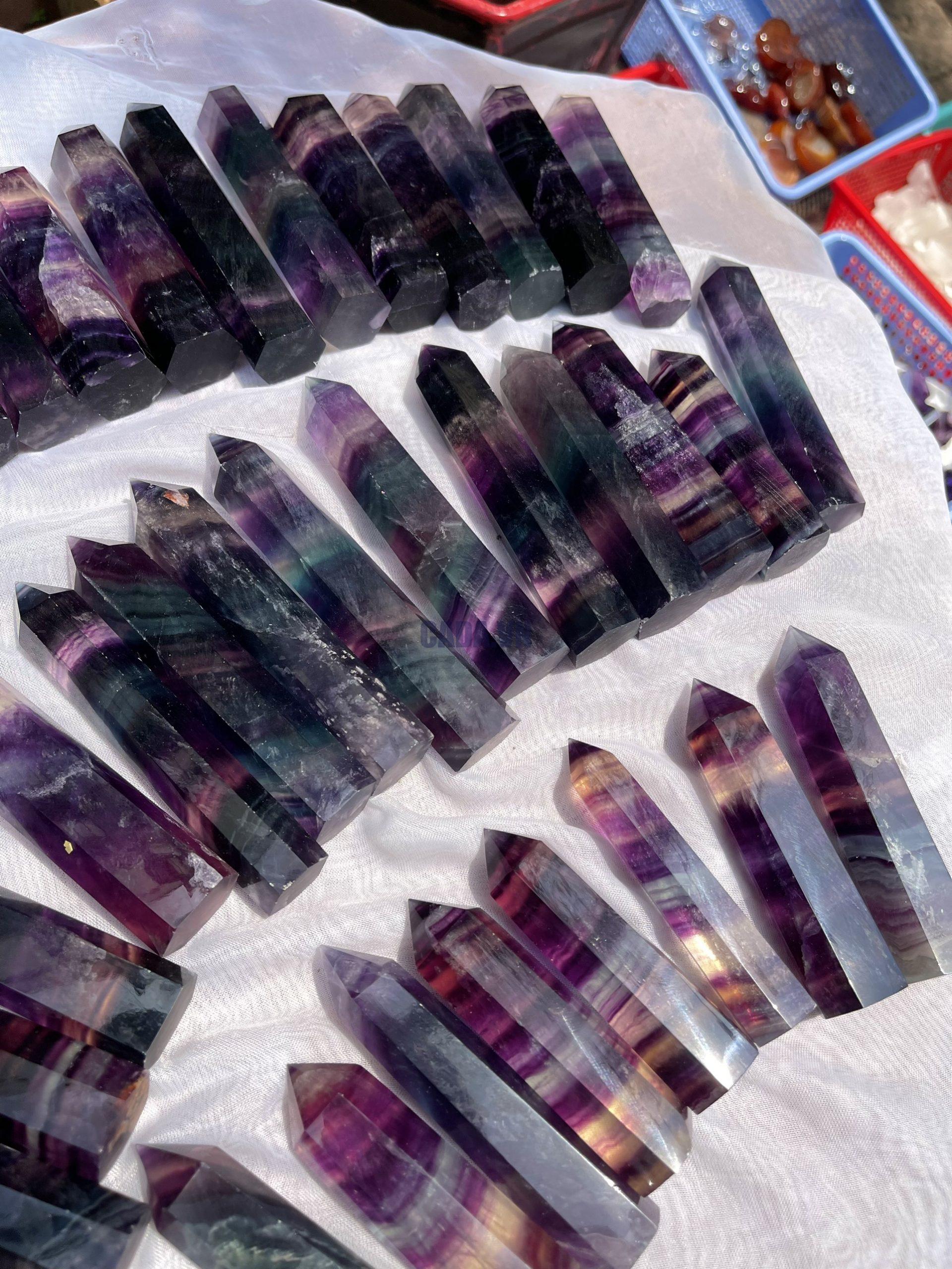 Trụ đá Fluorite cầu vồng - Rainbow Fluorite Point | Trụ đá thanh tẩy, Tarot, Healing, sưu tầm