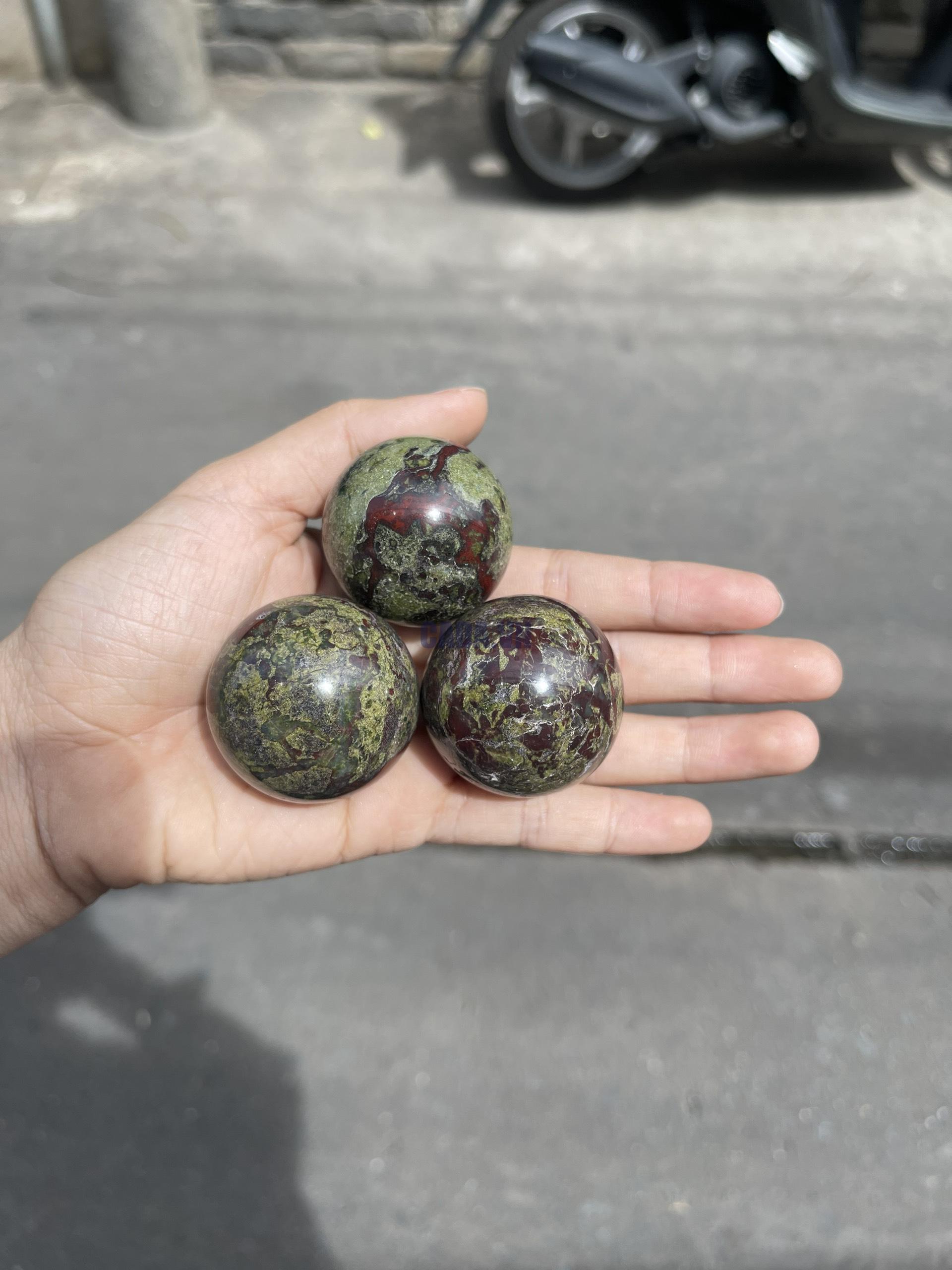 Dragon Bloodstone Sphere | Bi cầu Dragon Bloodstone | CADA.VN