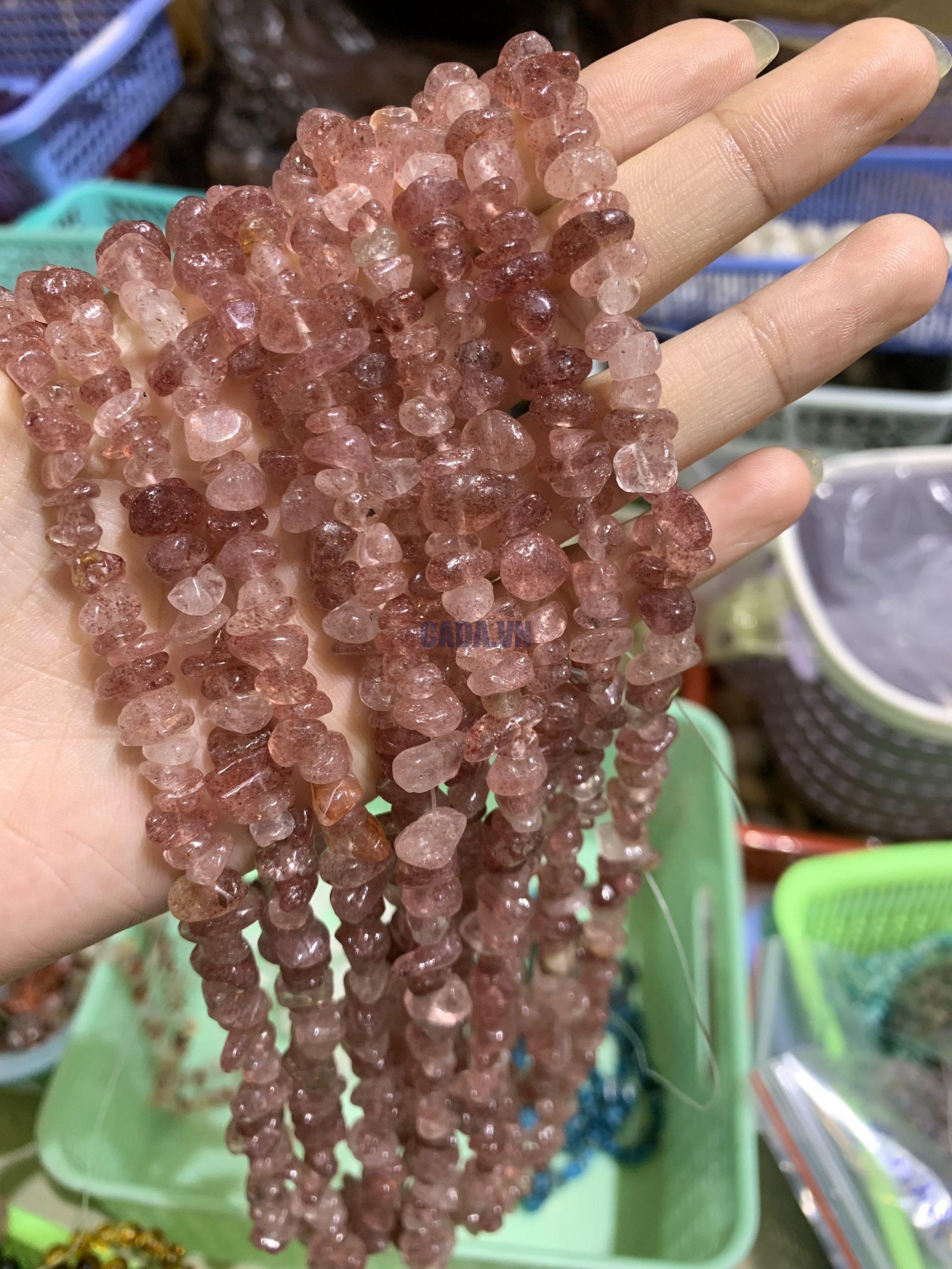 Dây chip Red Strawberry Quartz - Thạch Anh Dâu Tây đỏ | CADA DECOR