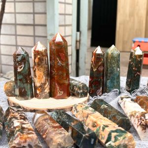Trụ đá Red Moss Agate - Red Moss Agate Point | Đá thanh tẩy, Healing, Tarot