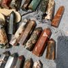 Trụ đá Red Moss Agate – Red Moss Agate Point | Đá thanh tẩy, Healing, Tarot