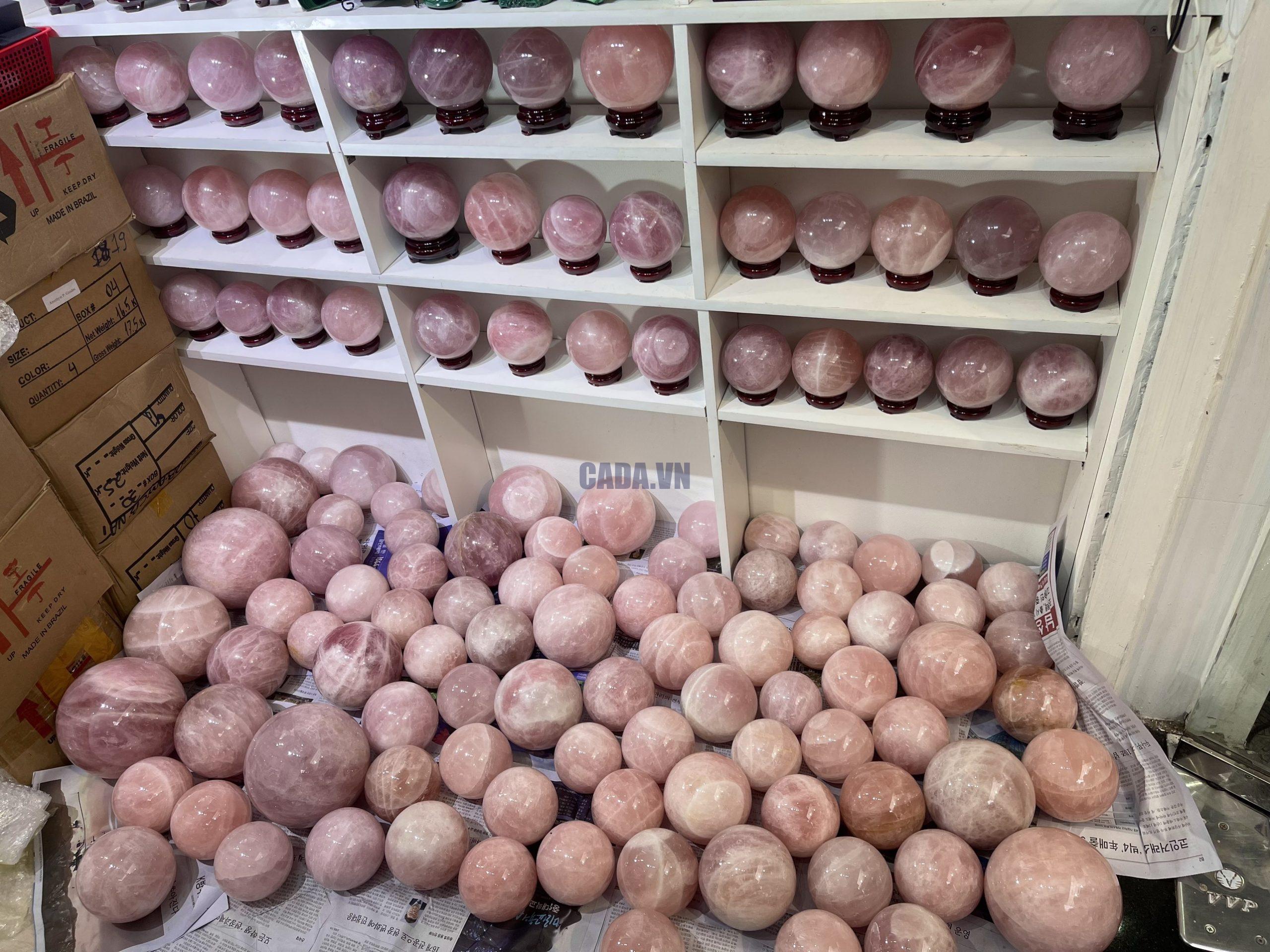 Bi cầu thạch anh hồng - Rose Quartz - CADA.VN