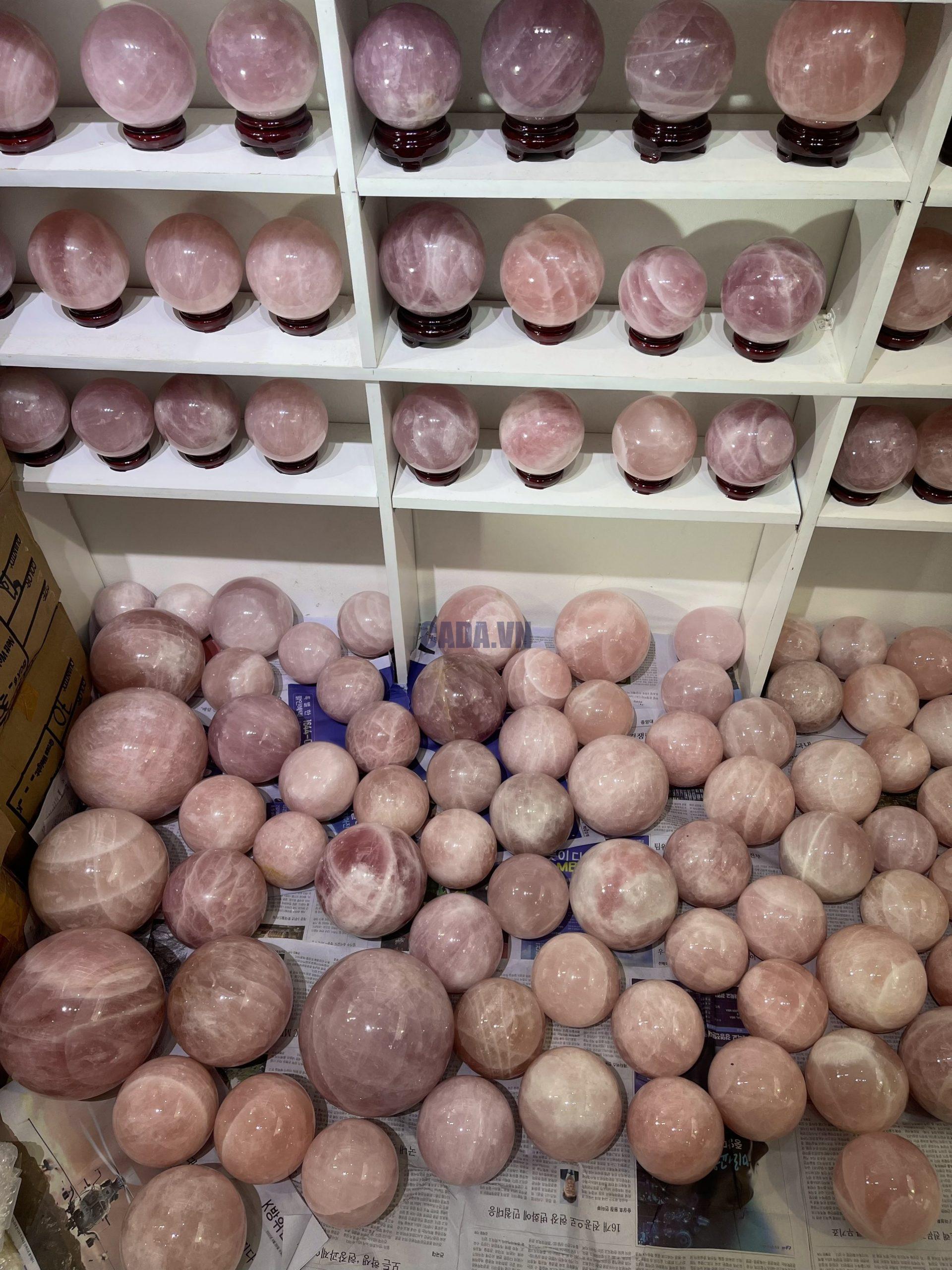 Bi cầu thạch anh hồng - Rose Quartz - CADA.VN