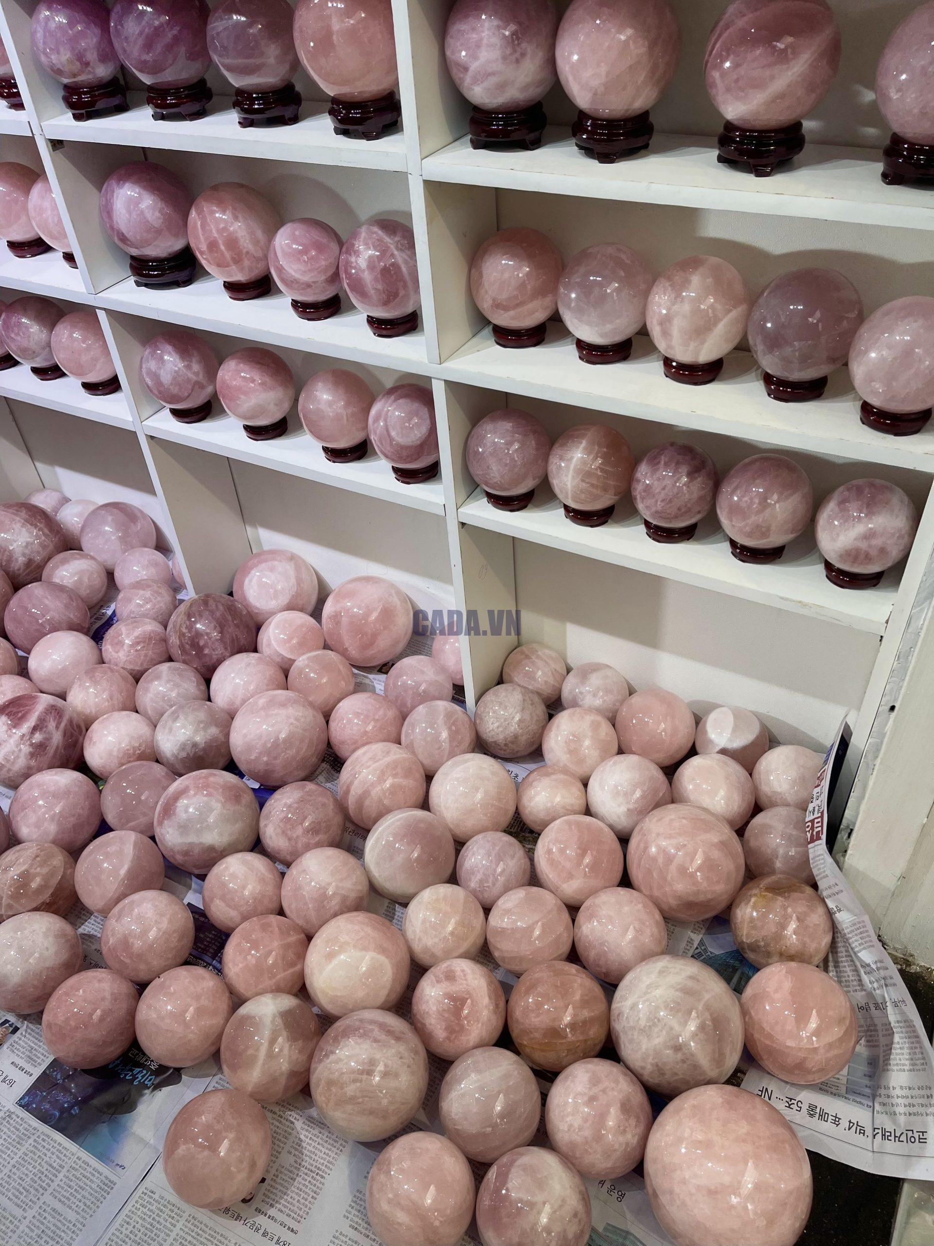 Bi cầu thạch anh hồng - Rose Quartz - CADA.VN