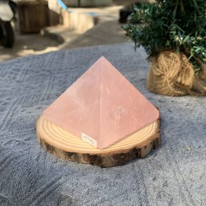 KIM TỰ THÁP ĐÁ THẠCH ANH HỒNG (KTT10) KT: 6,5*7,7 CM - KL: 0,405 KG 