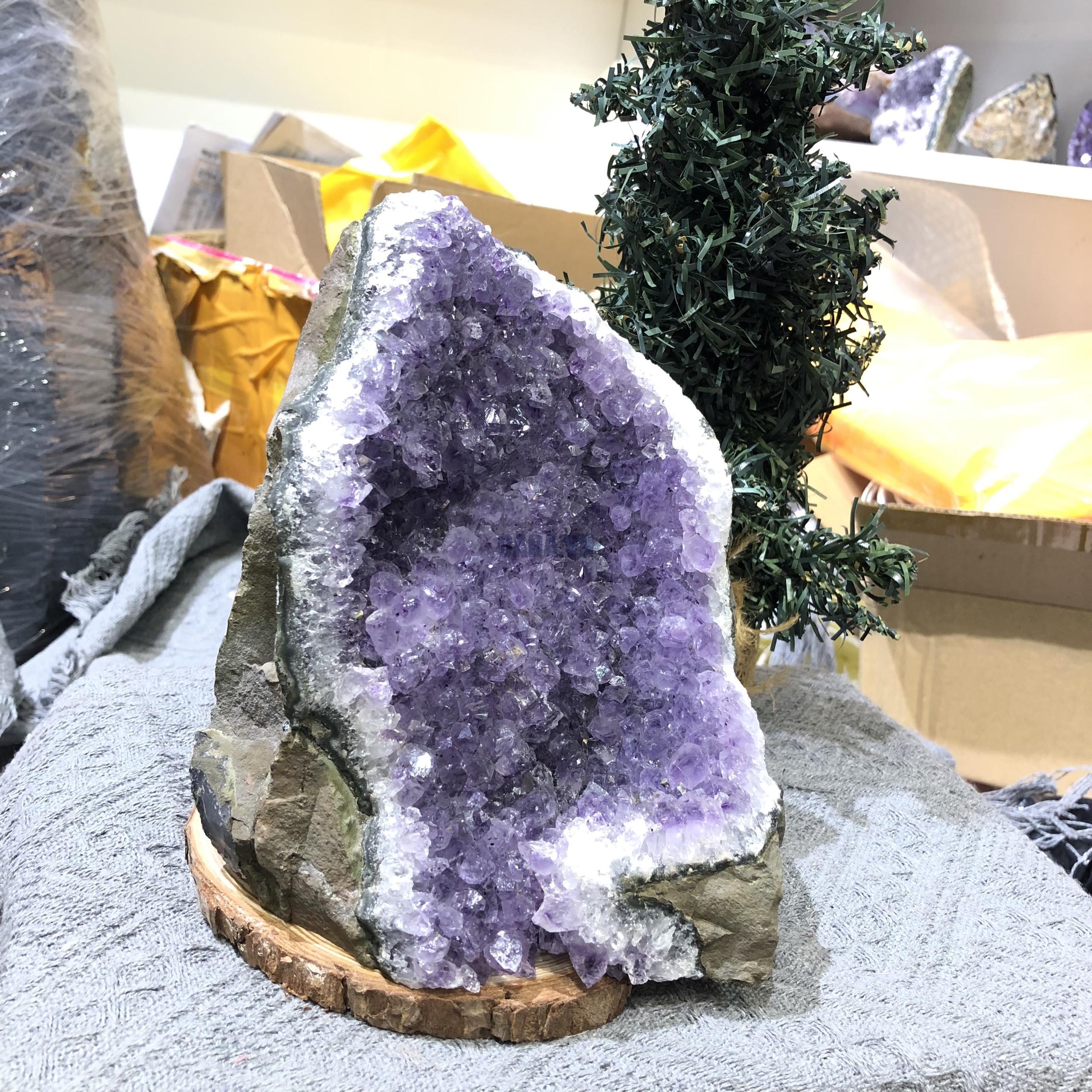 HỐC THẠCH ANH TÍM NHỎ – SMALL AMETHYST (TV407), KL: 1,601KG, KT: 16*13,5 CM