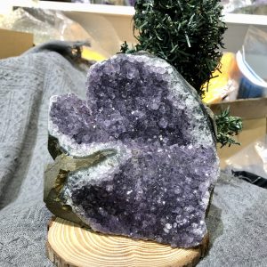 HỐC THẠCH ANH TÍM NHỎ – SMALL AMETHYST (TV404), KL: 1,415KG, KT: 12,3*10 CM