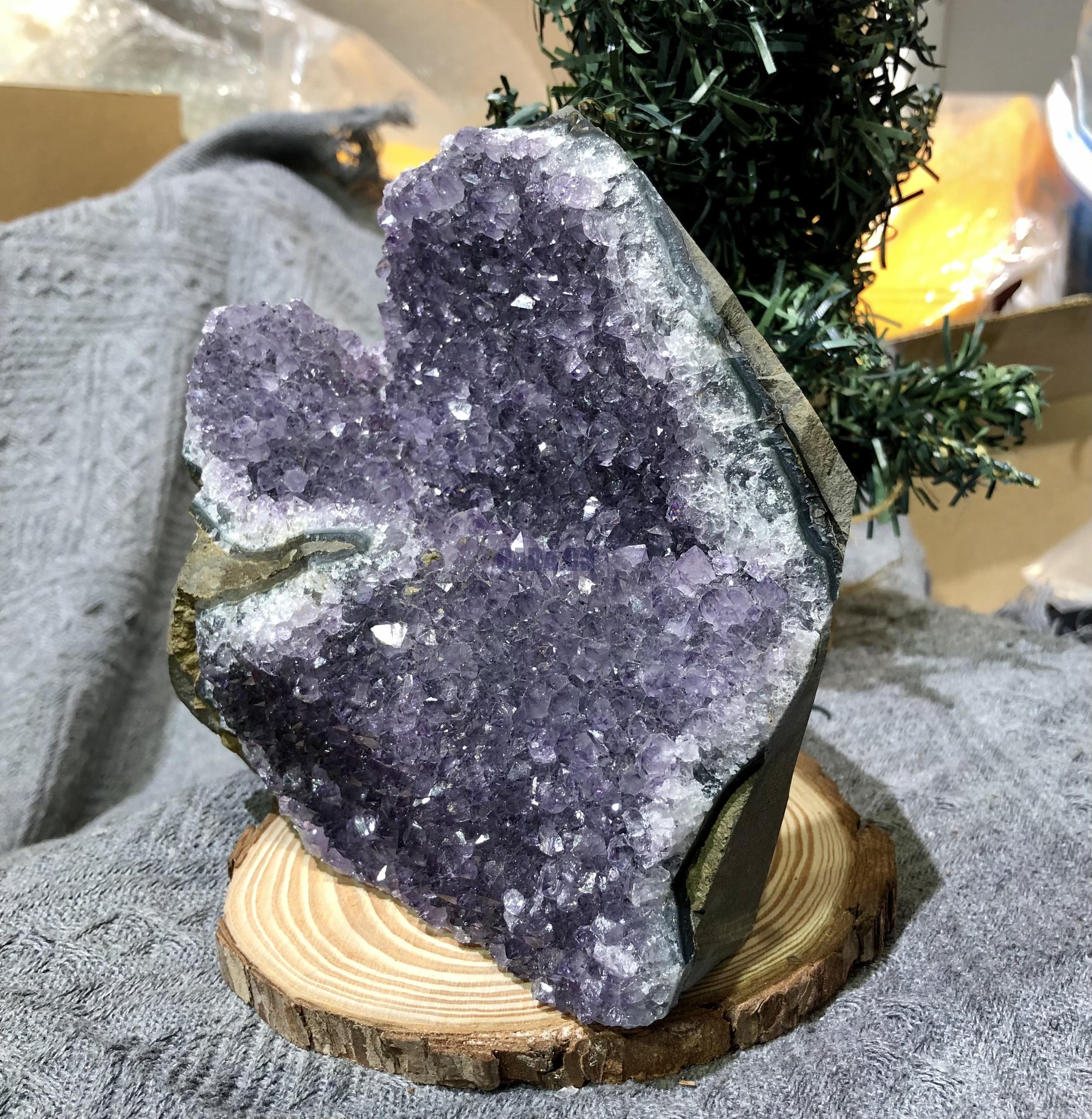 HỐC THẠCH ANH TÍM NHỎ – SMALL AMETHYST (TV404), KL: 1,415KG, KT: 12,3*10 CM