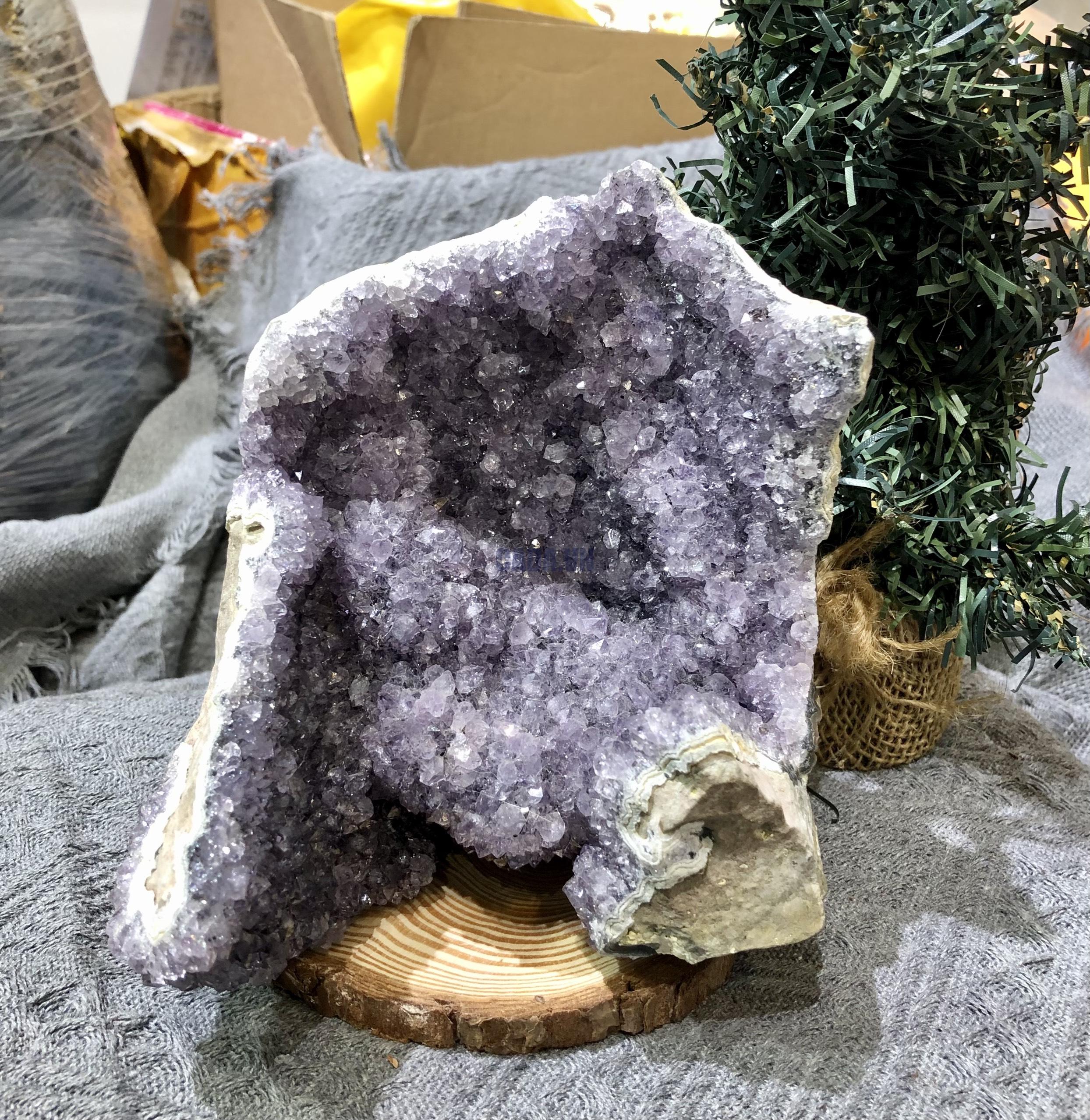 HỐC THẠCH ANH TÍM NHỎ – SMALL AMETHYST (TV399), KL: 1,619KG, KT: 14*10 CM