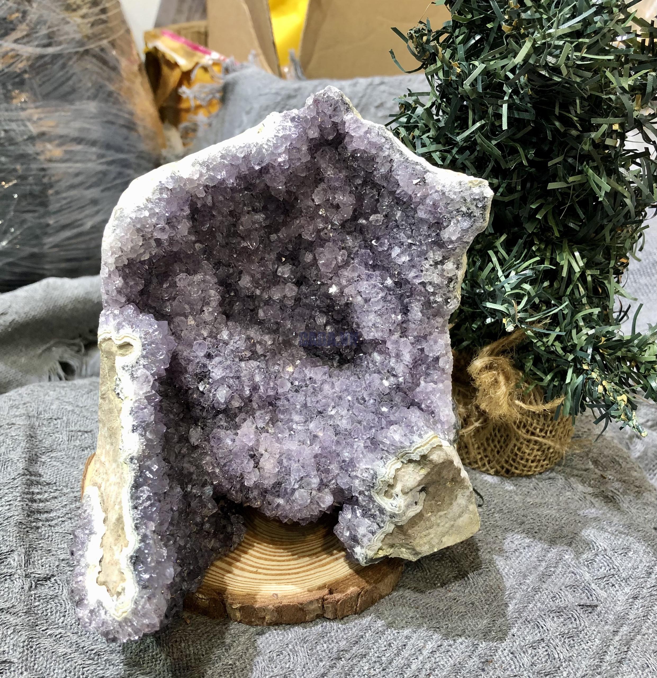 HỐC THẠCH ANH TÍM NHỎ – SMALL AMETHYST (TV399), KL: 1,619KG, KT: 14*10 CM