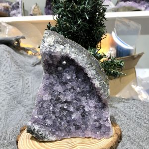HỐC THẠCH ANH TÍM NHỎ – SMALL AMETHYST (TV405), KL: 0,747KG, KT: 11,3*8,5 CM