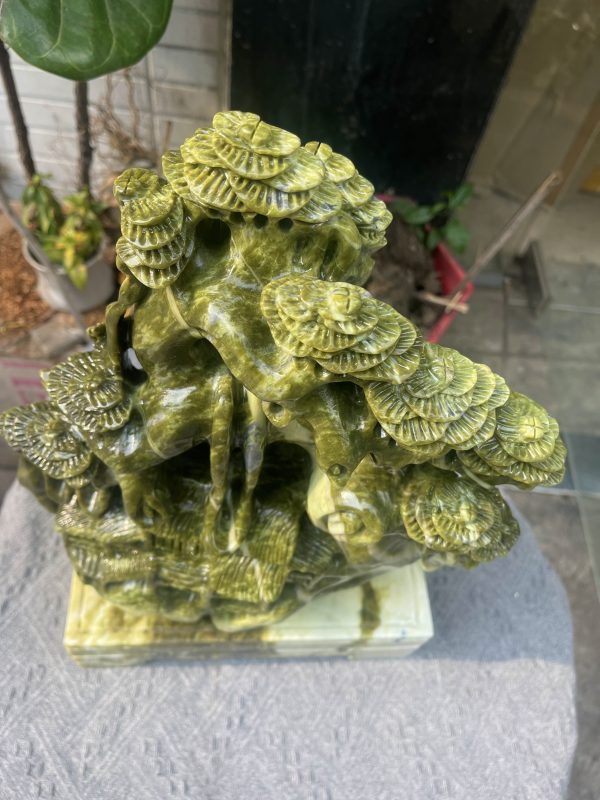 Cây tài lộc - Cây tùng đá chất ngọc xanh - KT: 34.5*27 CM - KL: 10.7 KG (MS : HP13)