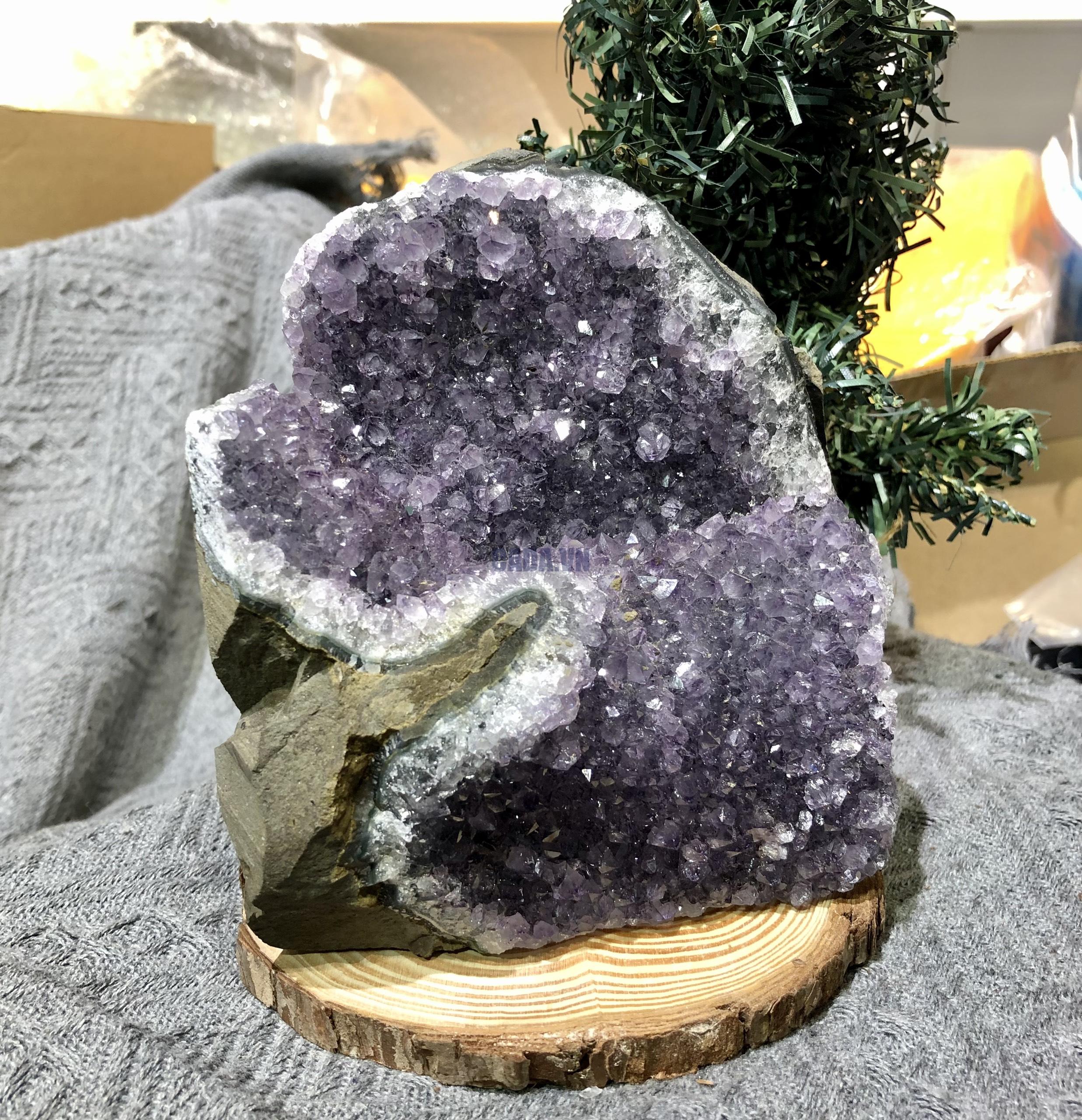 HỐC THẠCH ANH TÍM NHỎ – SMALL AMETHYST (TV404), KL: 1,415KG, KT: 12,3*10 CM