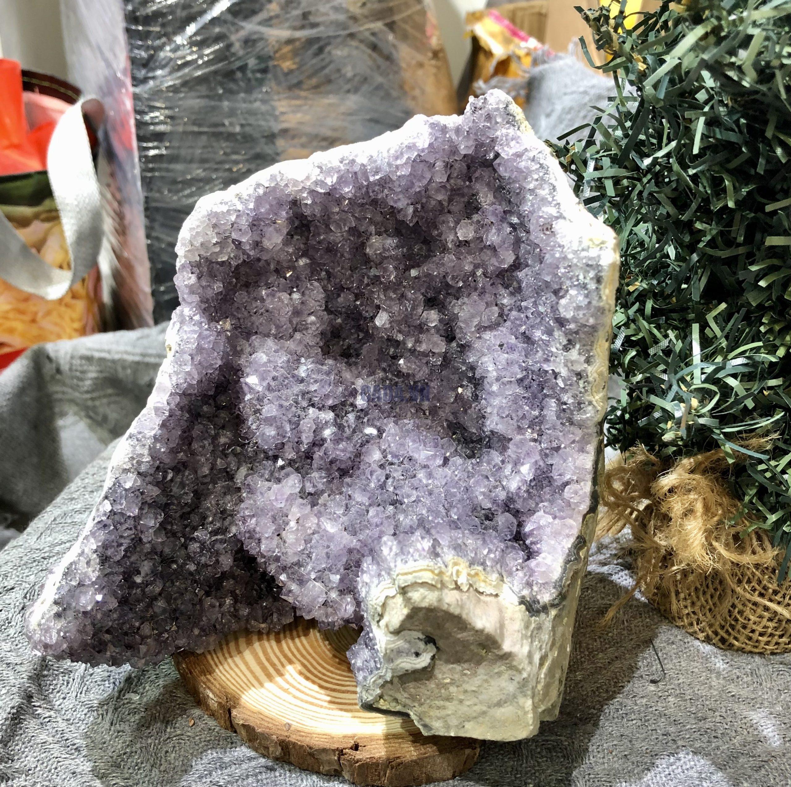 HỐC THẠCH ANH TÍM NHỎ – SMALL AMETHYST (TV399), KL: 1,619KG, KT: 14*10 CM