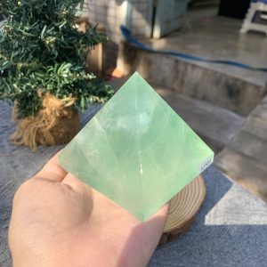 KIM TỰ THÁP ĐÁ FLUORITE (KTT20) KT: 6,8*7,4 CM - KL: 0,495 KG 