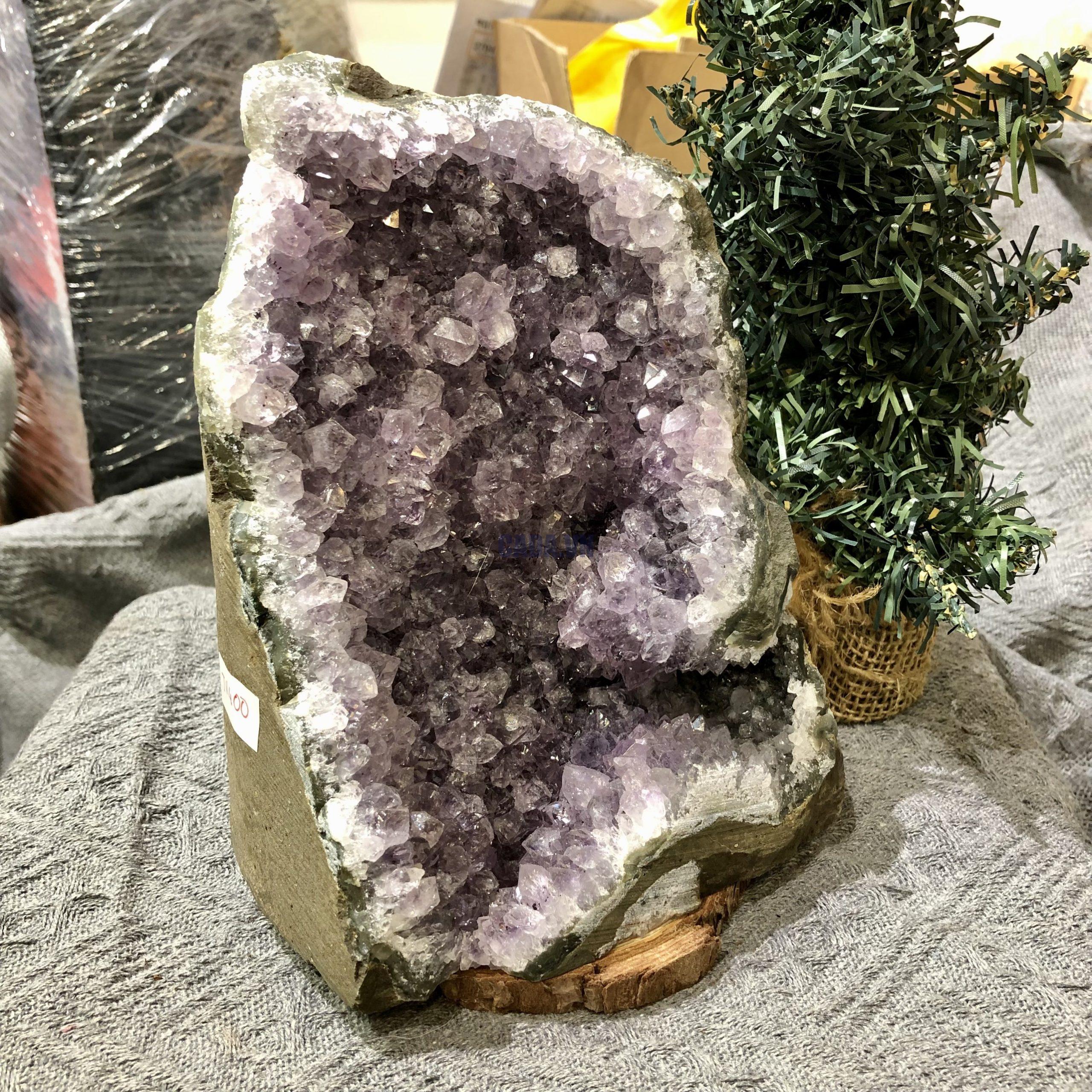 HỐC THẠCH ANH TÍM NHỎ – SMALL AMETHYST (TV400), KL: 2,513KG, KT: 17*13 CM