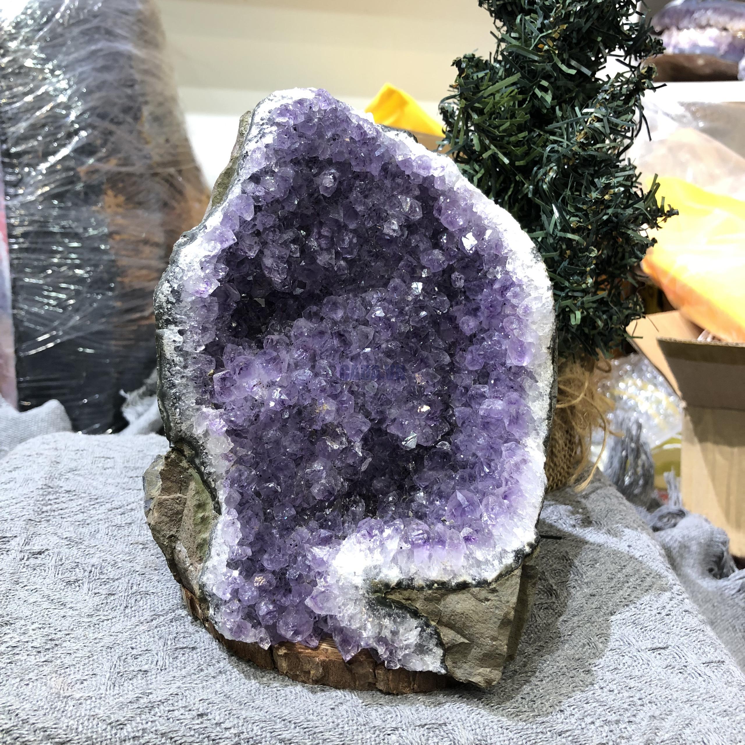 HỐC THẠCH ANH TÍM NHỎ – SMALL AMETHYST (TV407), KL: 1,601KG, KT: 16*13,5 CM