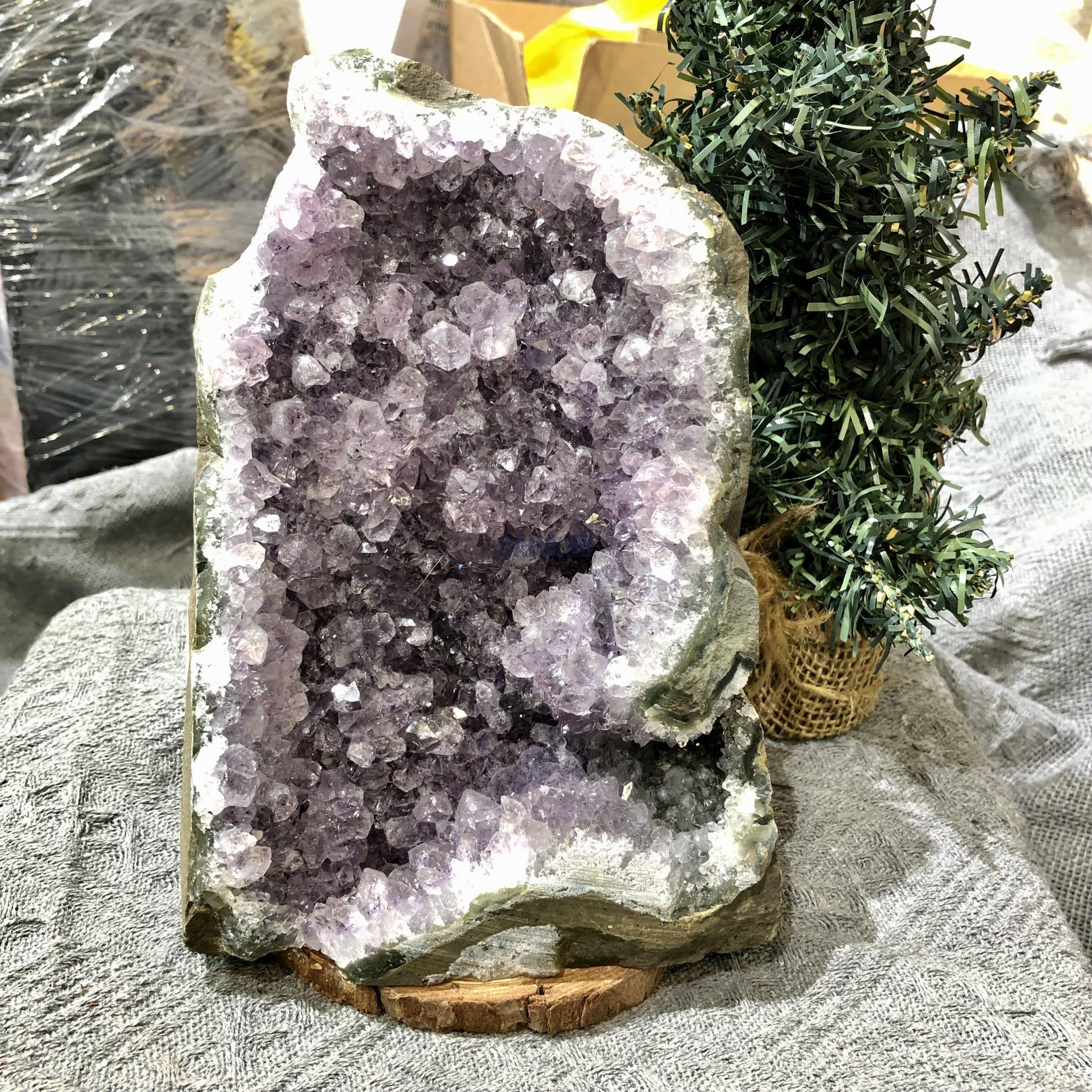 HỐC THẠCH ANH TÍM NHỎ – SMALL AMETHYST (TV400), KL: 2,513KG, KT: 17*13 CM