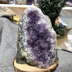 HỐC THẠCH ANH TÍM NHỎ – SMALL AMETHYST (TV402), KL: 1,416KG, KT: 14*10 CM
