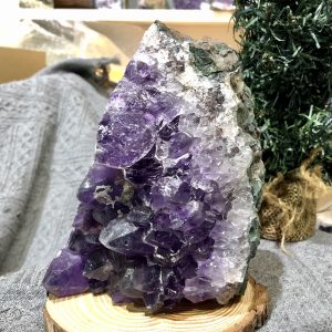 HỐC THẠCH ANH TÍM NHỎ – SMALL AMETHYST (TV403), KL: 1,897KG, KT: 15,2*10,2 CM