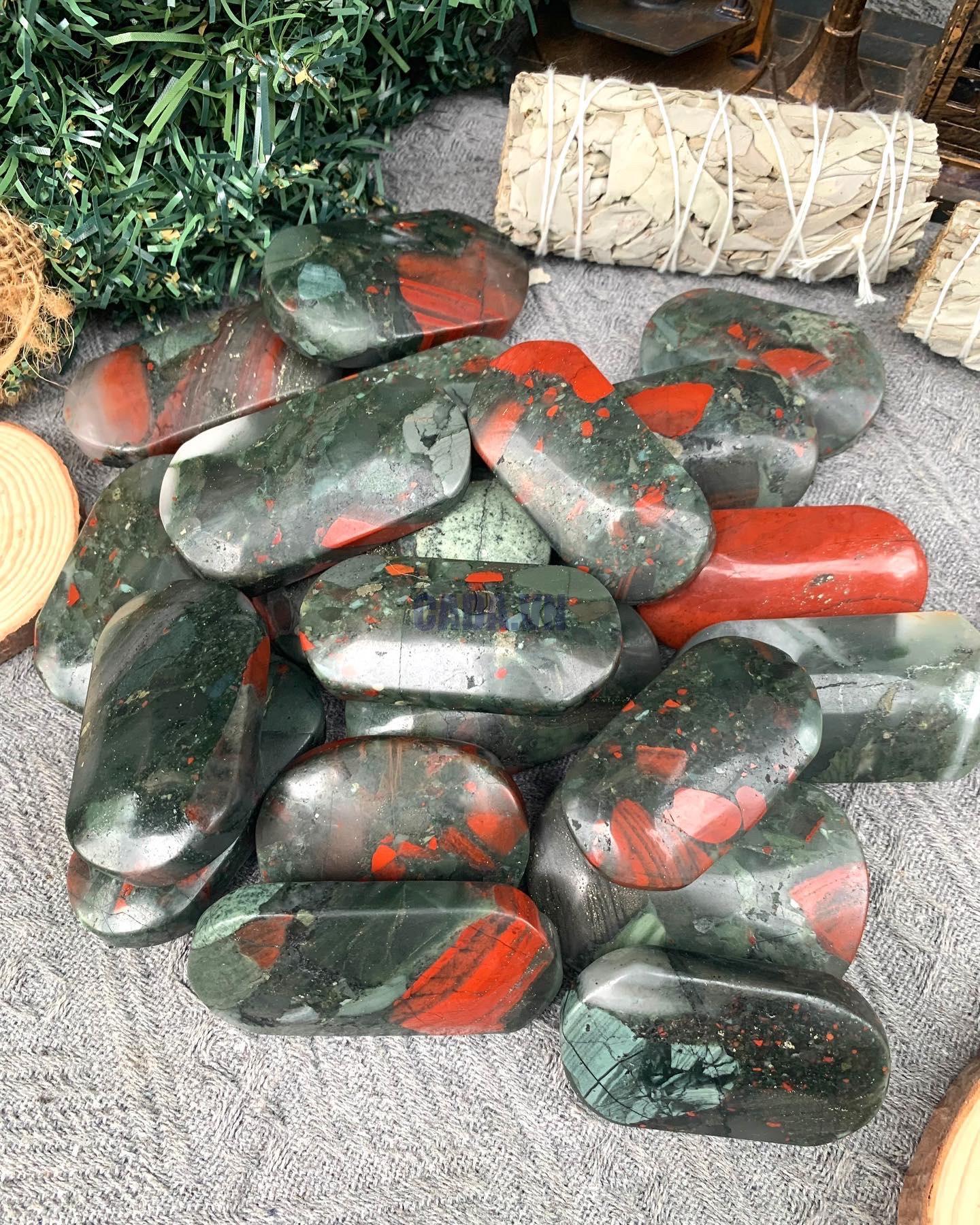 Palm Bloodstone | Đá trang trí, sưu tầm, healing | CADA DECOR