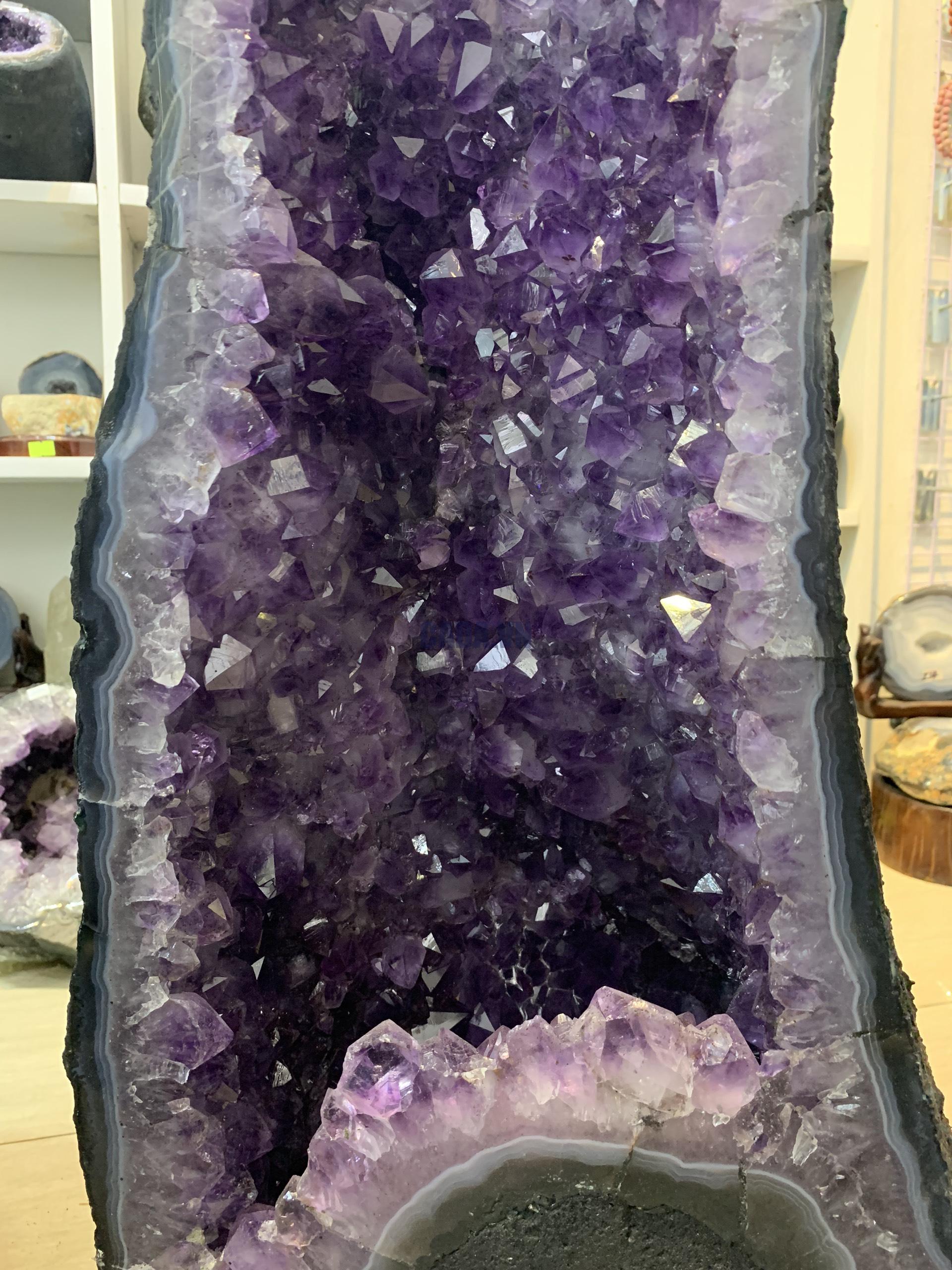 ĐỘNG THẠCH ANH TÍM BRAZIL (T189), KL: 47,29KG – KT: 84*28*24CM | CADA DECOR ĐỘNG THẠCH ANH TÍM BRAZIL (T189), KL: 47,29KG – KT: 84*28*24CM | CADA DECOR