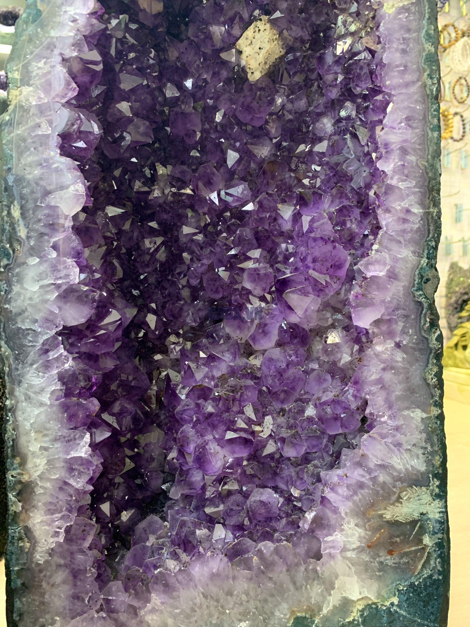 ĐỘNG THẠCH ANH TÍM BRAZIL (T188), KL: 33,27KG – KT: 65*25*22CM | CADA DECOR ĐỘNG THẠCH ANH TÍM BRAZIL (T188), KL: 33,27KG – KT: 65*25*22CM | CADA DECOR