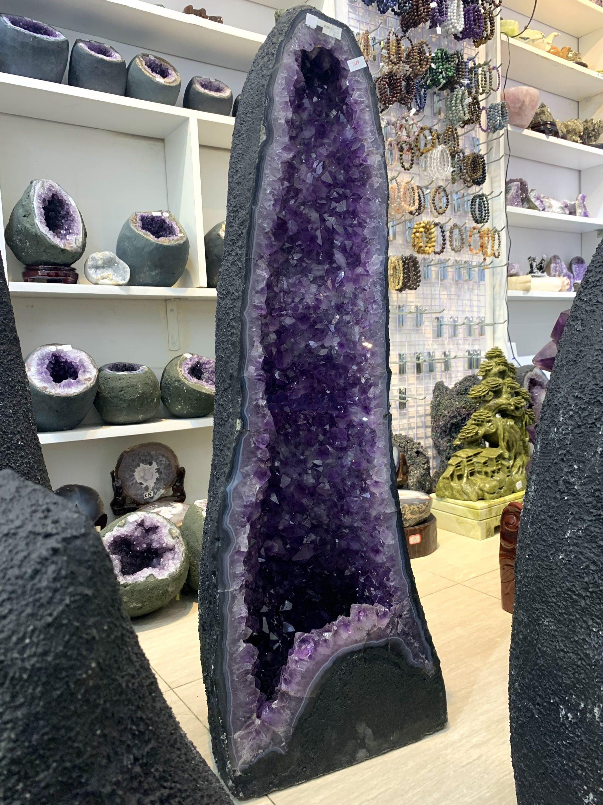 ĐỘNG THẠCH ANH TÍM BRAZIL (T189), KL: 47,29KG – KT: 84*28*24CM | CADA DECOR ĐỘNG THẠCH ANH TÍM BRAZIL (T189), KL: 47,29KG – KT: 84*28*24CM | CADA DECOR