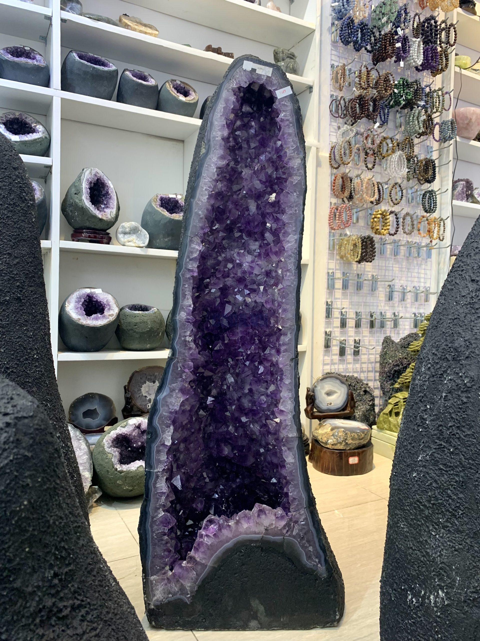 ĐỘNG THẠCH ANH TÍM BRAZIL (T189), KL: 47,29KG – KT: 84*28*24CM | CADA DECOR ĐỘNG THẠCH ANH TÍM BRAZIL (T189), KL: 47,29KG – KT: 84*28*24CM | CADA DECOR