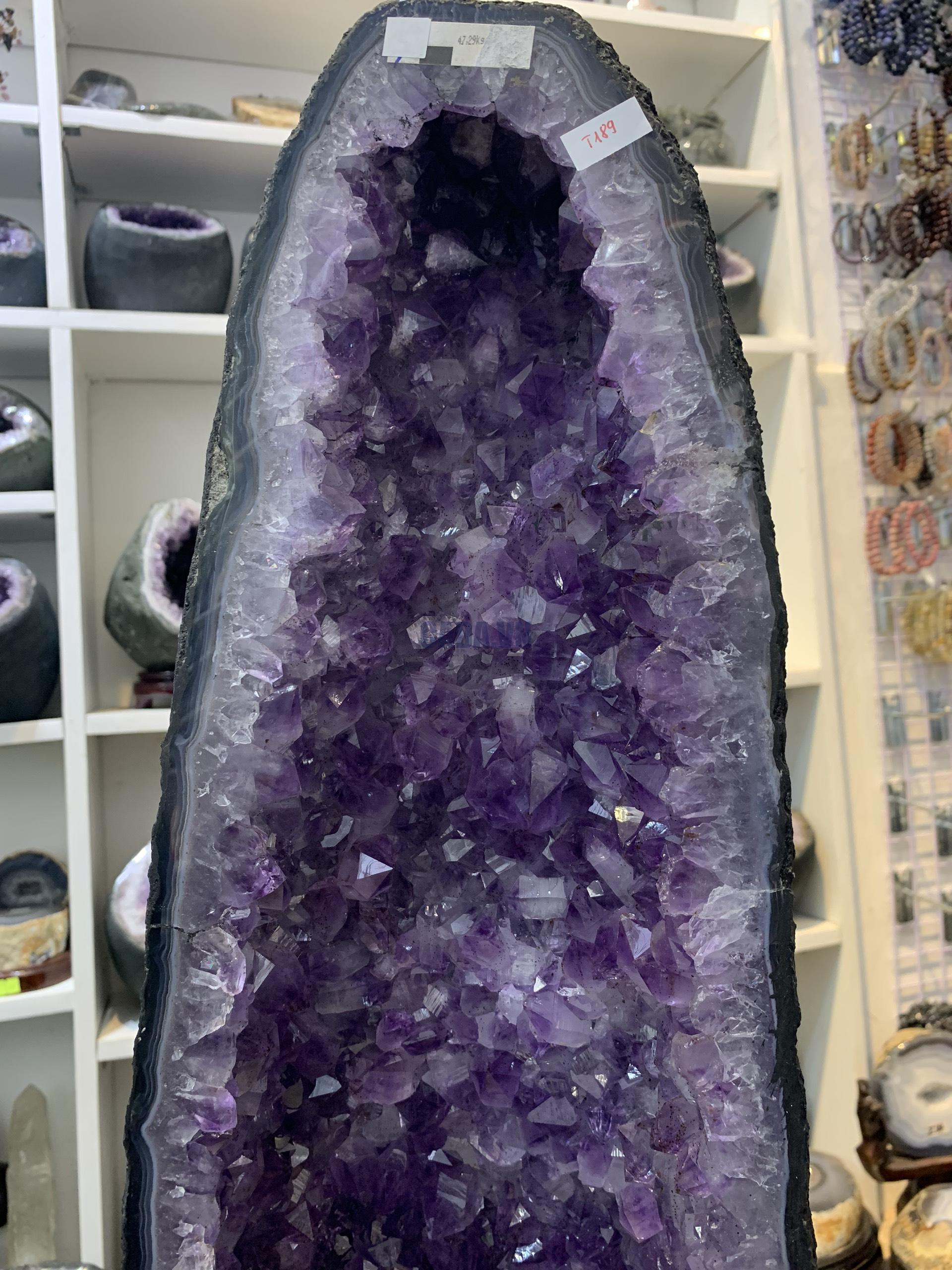 ĐỘNG THẠCH ANH TÍM BRAZIL (T189), KL: 47,29KG – KT: 84*28*24CM | CADA DECOR ĐỘNG THẠCH ANH TÍM BRAZIL (T189), KL: 47,29KG – KT: 84*28*24CM | CADA DECOR