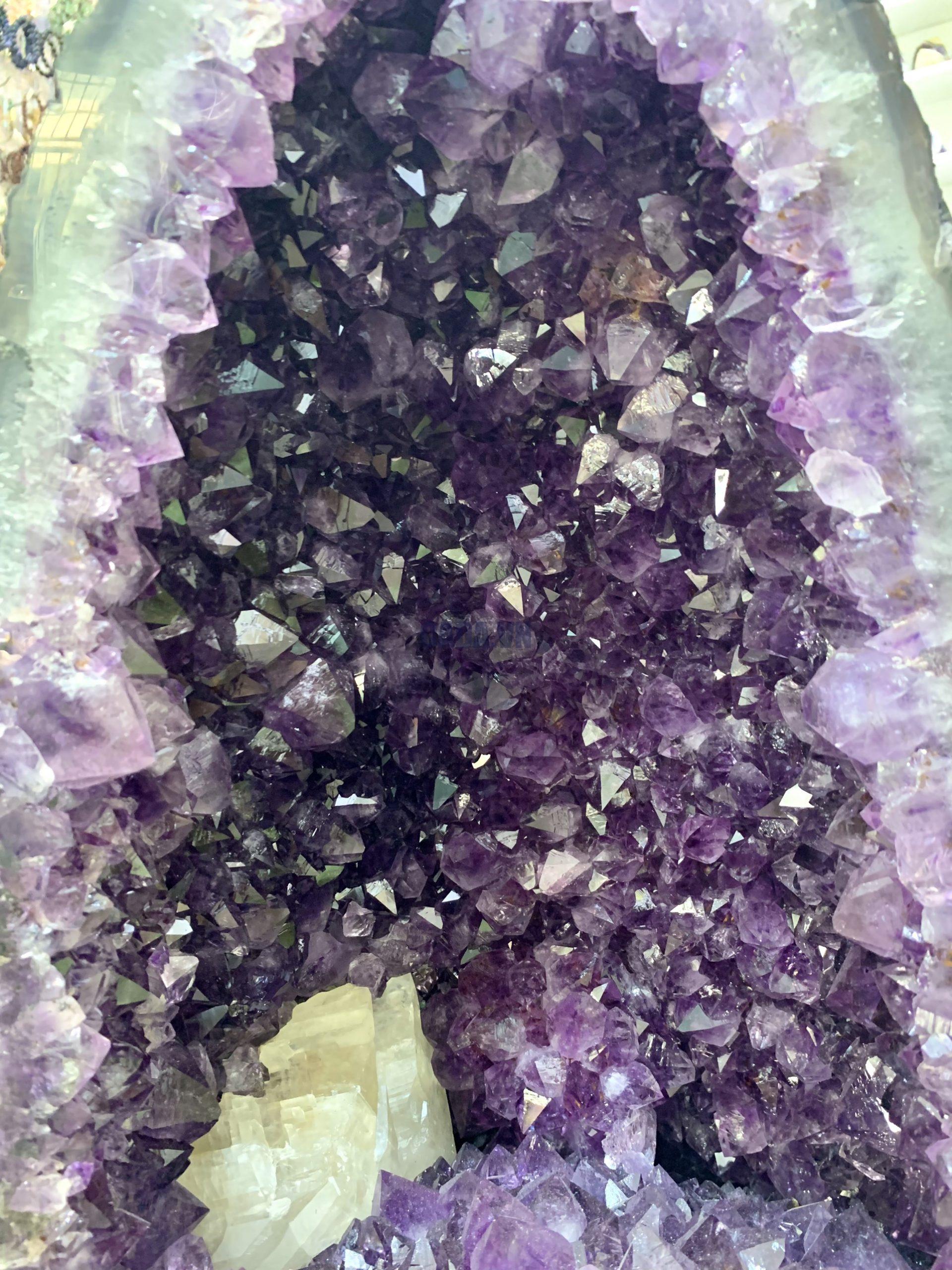 ĐỘNG THẠCH ANH TÍM BRAZIL (T186), KL: 34,43KG – KT: 48*27*24CM | CADA DECOR ĐỘNG THẠCH ANH TÍM BRAZIL (T186), KL: 34,43KG – KT: 48*27*24CM | CADA DECOR