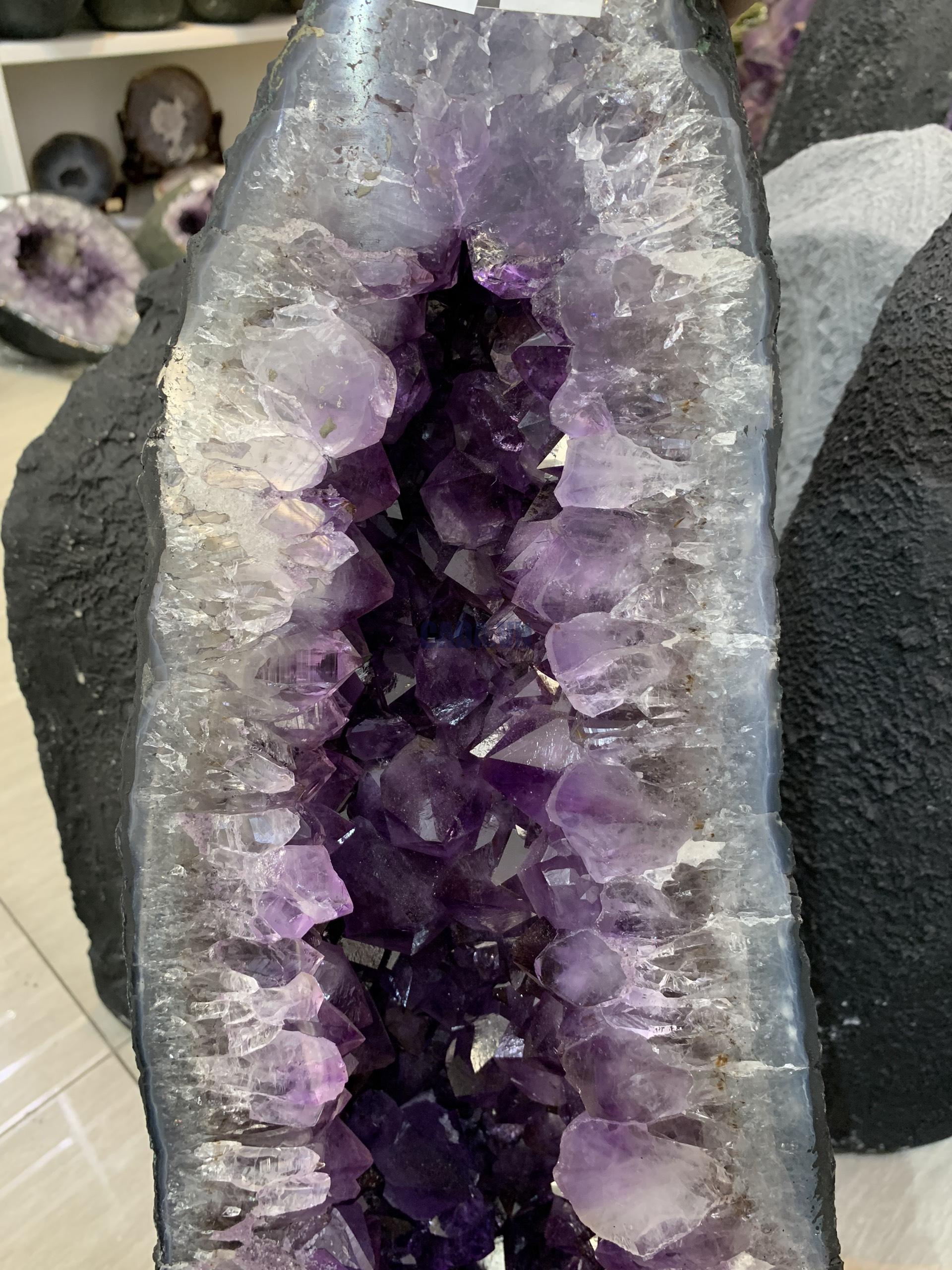 ĐỘNG THẠCH ANH TÍM BRAZIL (T196), KL: 21,4KG – KT: 53*18*17CM | CADA DECOR ĐỘNG THẠCH ANH TÍM BRAZIL (T196), KL: 21,4KG – KT: 53*18*17CM | CADA DECOR