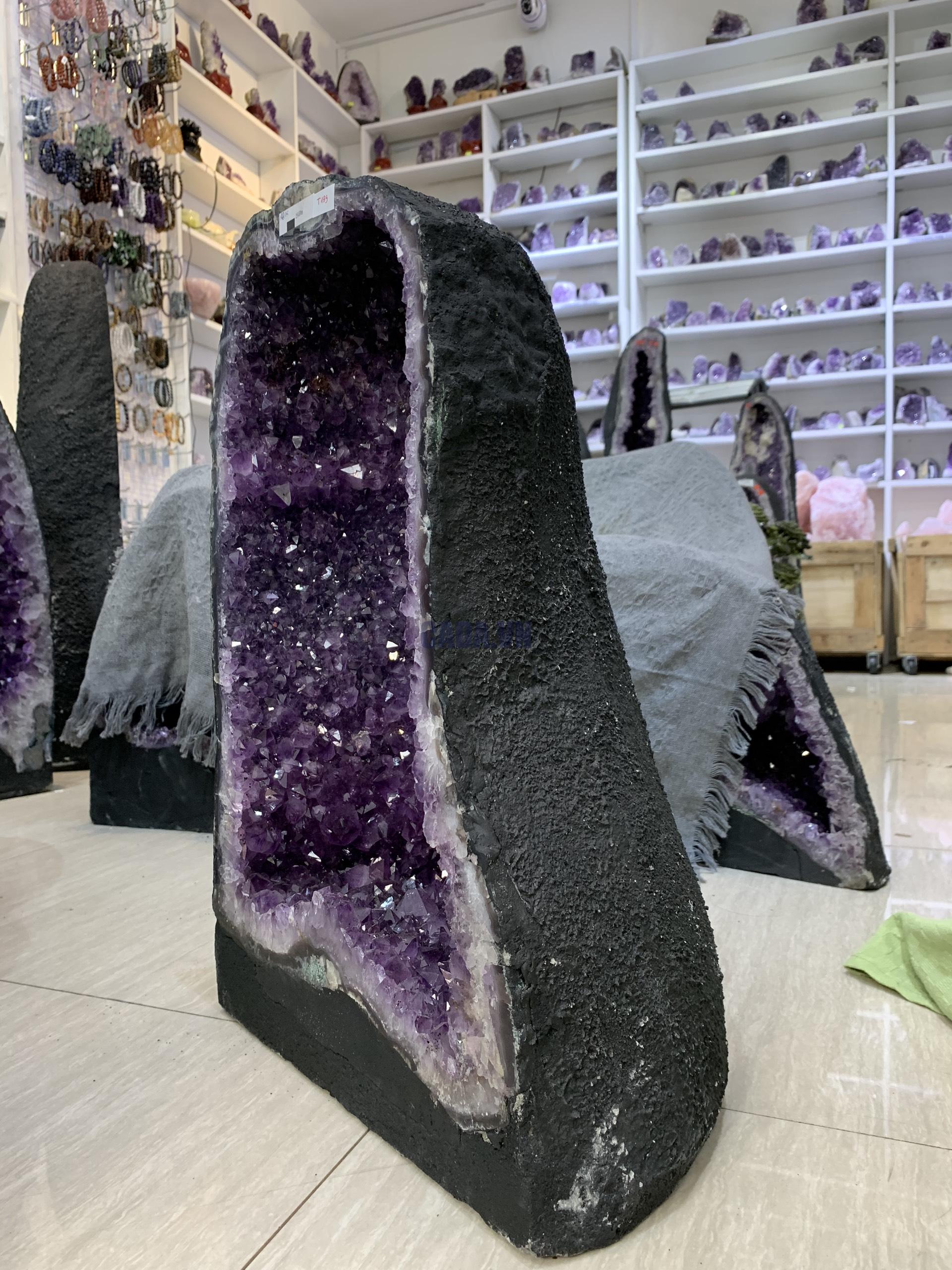 ĐỘNG THẠCH ANH TÍM BRAZIL (T193), KL: 28,95KG – KT: 50*29*23CM | CADA DECOR ĐỘNG THẠCH ANH TÍM BRAZIL (T193), KL: 28,95KG – KT: 50*29*23CM | CADA DECOR