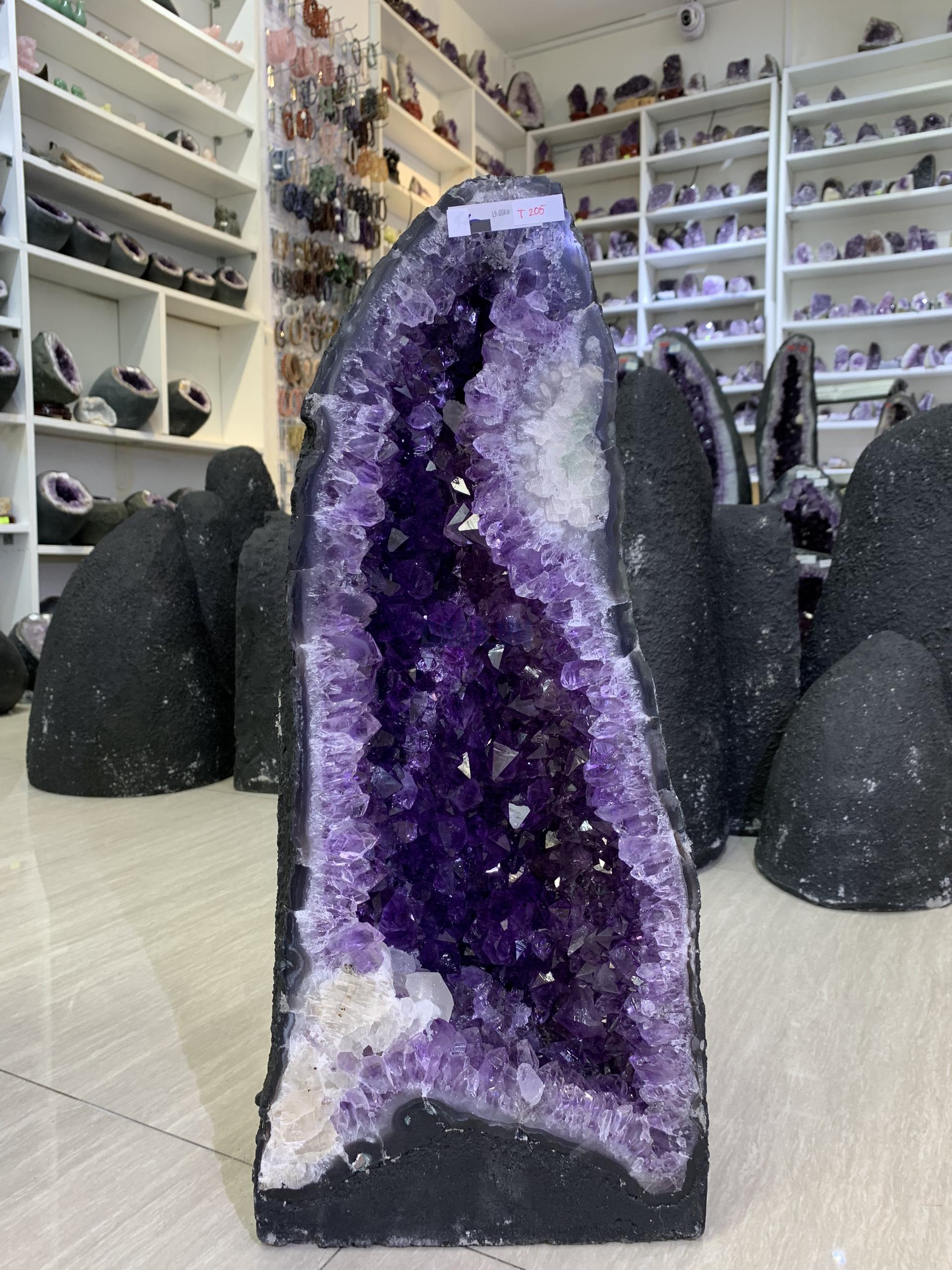 ĐỘNG THẠCH ANH TÍM BRAZIL (T205), KL: 19,8KG – KT: 49*20*17CM | CADA DECOR ĐỘNG THẠCH ANH TÍM BRAZIL (T205), KL: 19,8KG – KT: 49*20*17CM | CADA DECOR