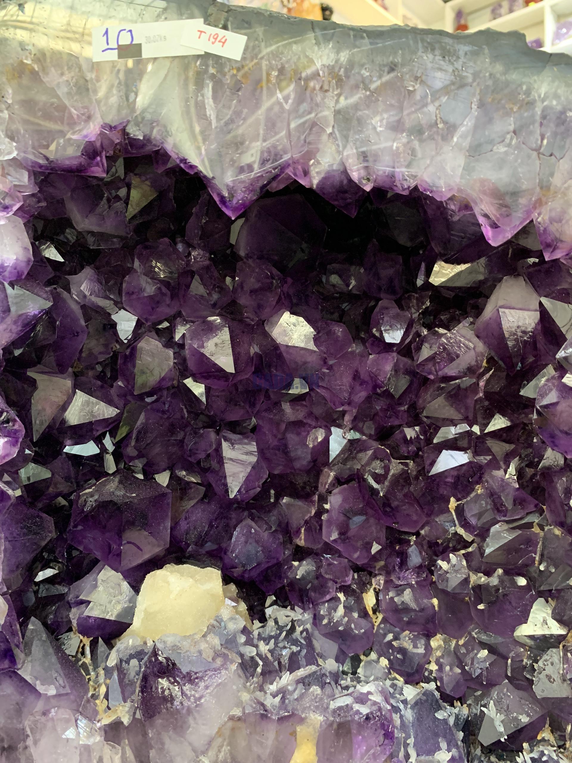 ĐỘNG THẠCH ANH TÍM BRAZIL (T194), KL: 30,07KG – KT: 38*35*17CM | CADA DECOR ĐỘNG THẠCH ANH TÍM BRAZIL (T194), KL: 30,07KG – KT: 38*35*17CM | CADA DECOR