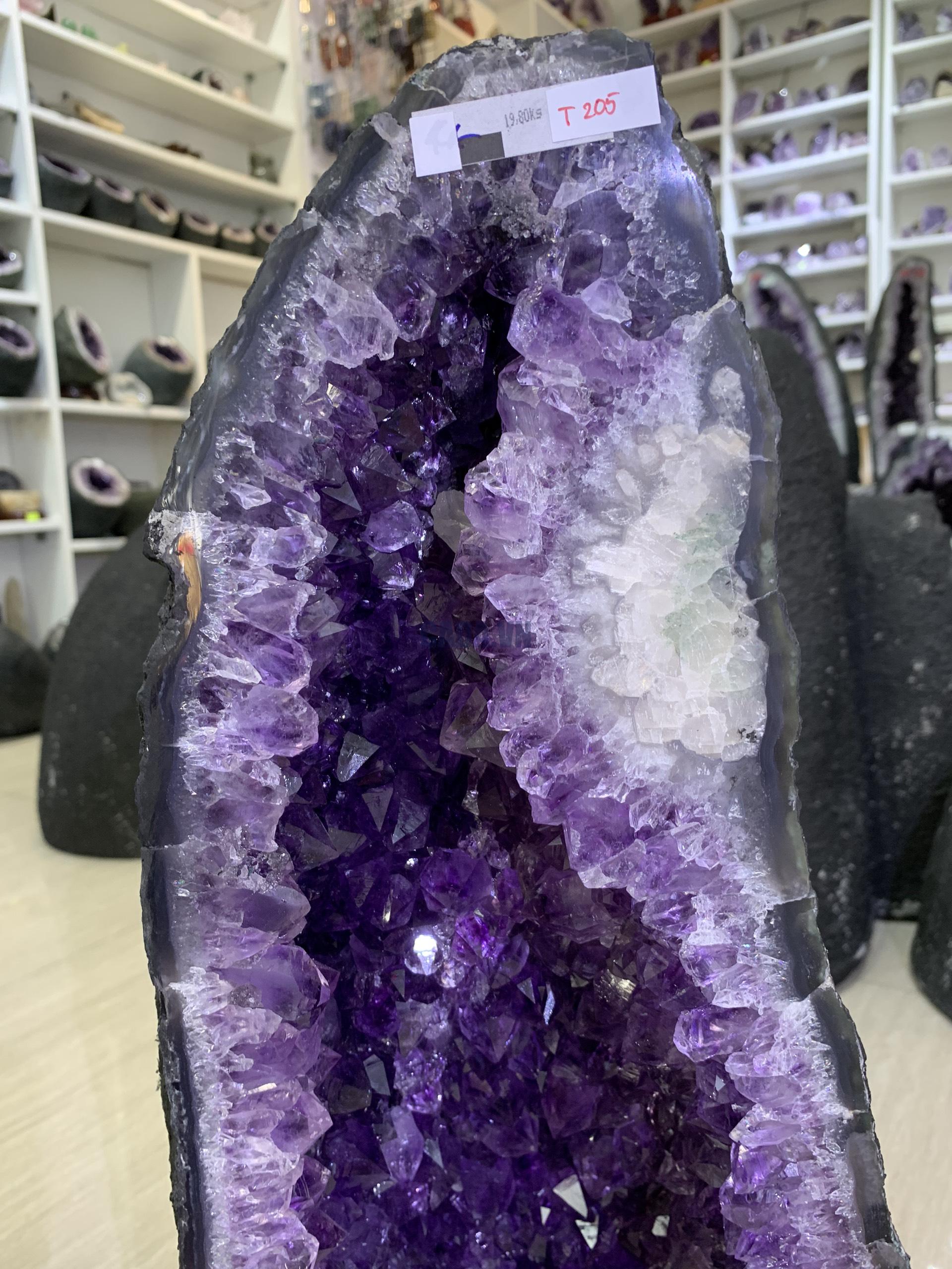 ĐỘNG THẠCH ANH TÍM BRAZIL (T205), KL: 19,8KG – KT: 49*20*17CM | CADA DECOR ĐỘNG THẠCH ANH TÍM BRAZIL (T205), KL: 19,8KG – KT: 49*20*17CM | CADA DECOR