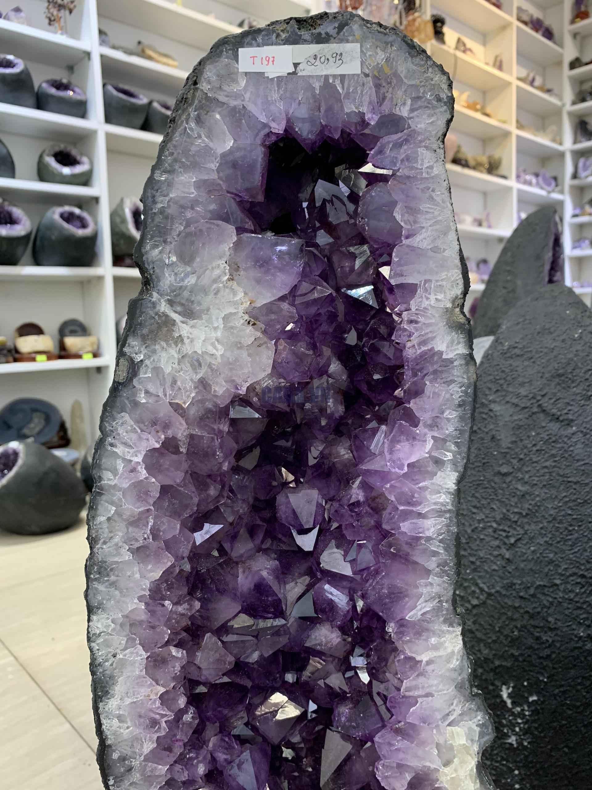 ĐỘNG THẠCH ANH TÍM BRAZIL (T197), KL: 20,93KG – KT: 59*19*17CM | CADA DECOR ĐỘNG THẠCH ANH TÍM BRAZIL (T197), KL: 20,93KG – KT: 59*19*17CM | CADA DECOR