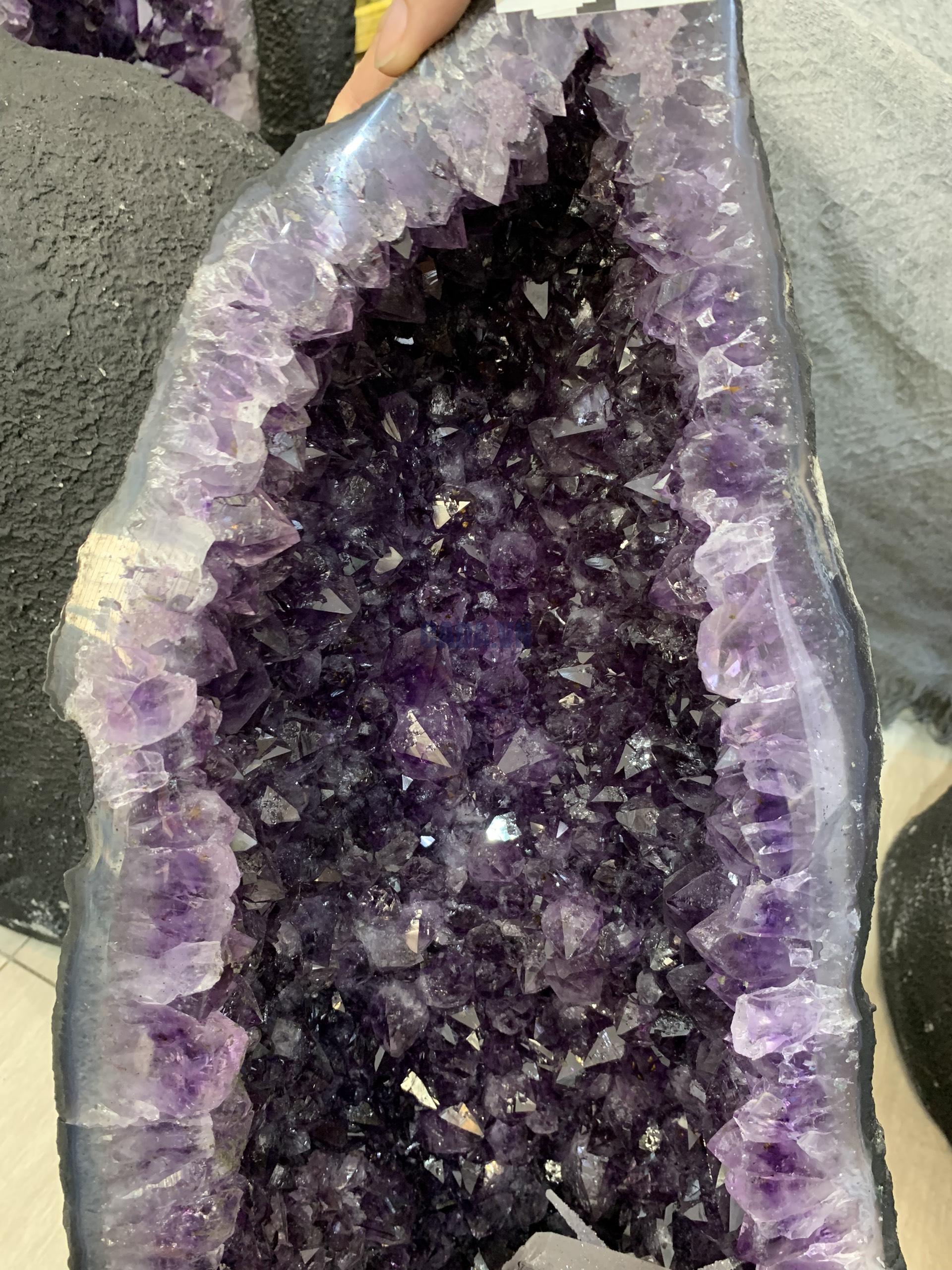 ĐỘNG THẠCH ANH TÍM BRAZIL (T198), KL: 21,56KG – KT: 49*22*22CM | CADA DECOR ĐỘNG THẠCH ANH TÍM BRAZIL (T198), KL: 21,56KG – KT: 49*22*22CM | CADA DECOR