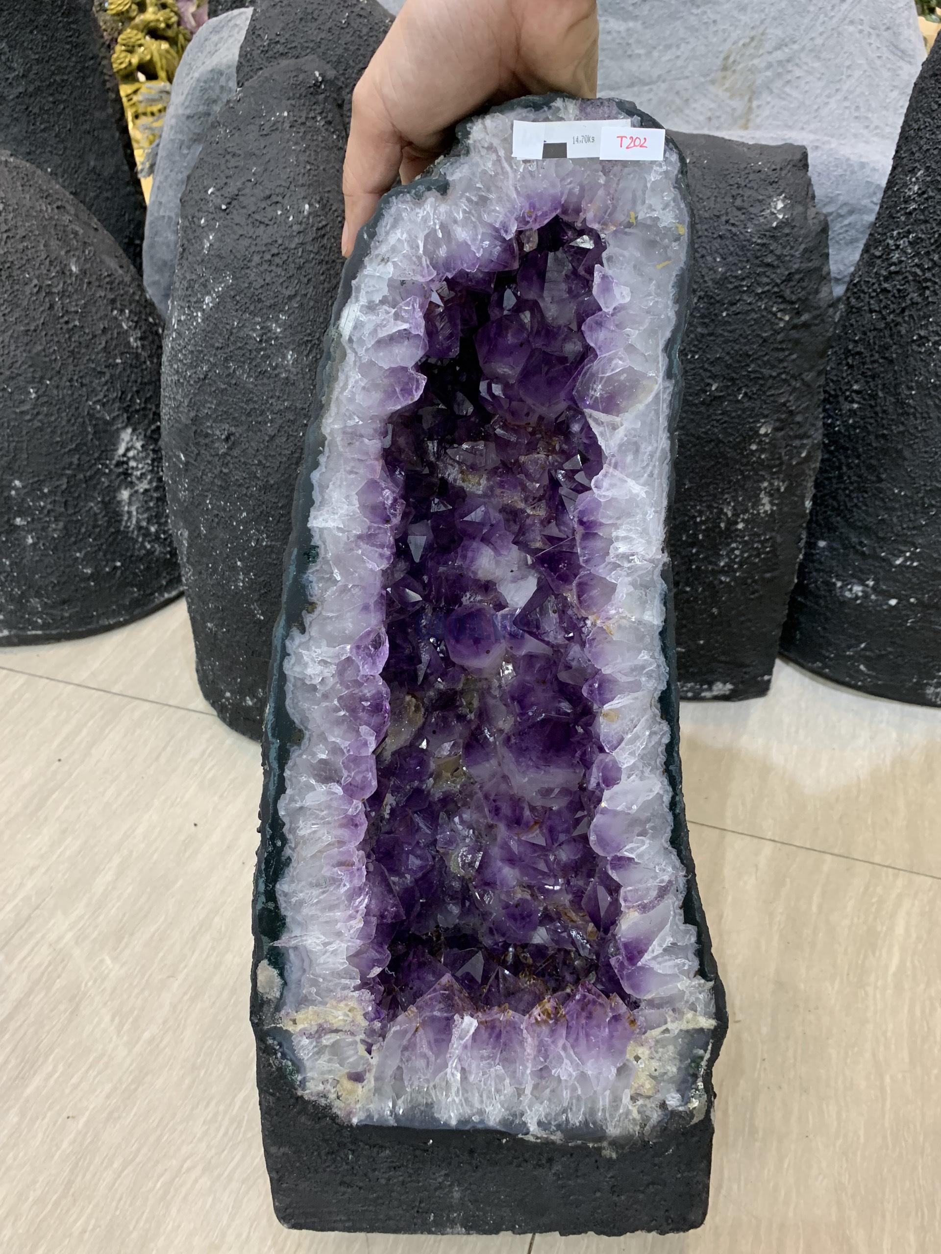 ĐỘNG THẠCH ANH TÍM BRAZIL (T202), KL: 14,7KG – KT: 45*19*16CM | CADA DECOR ĐỘNG THẠCH ANH TÍM BRAZIL (T202), KL: 14,7KG – KT: 45*19*16CM | CADA DECOR