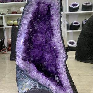 ĐỘNG THẠCH ANH TÍM BRAZIL (T215), KL: 10,25KG – KT: 37*17*16CM | CADA DECOR