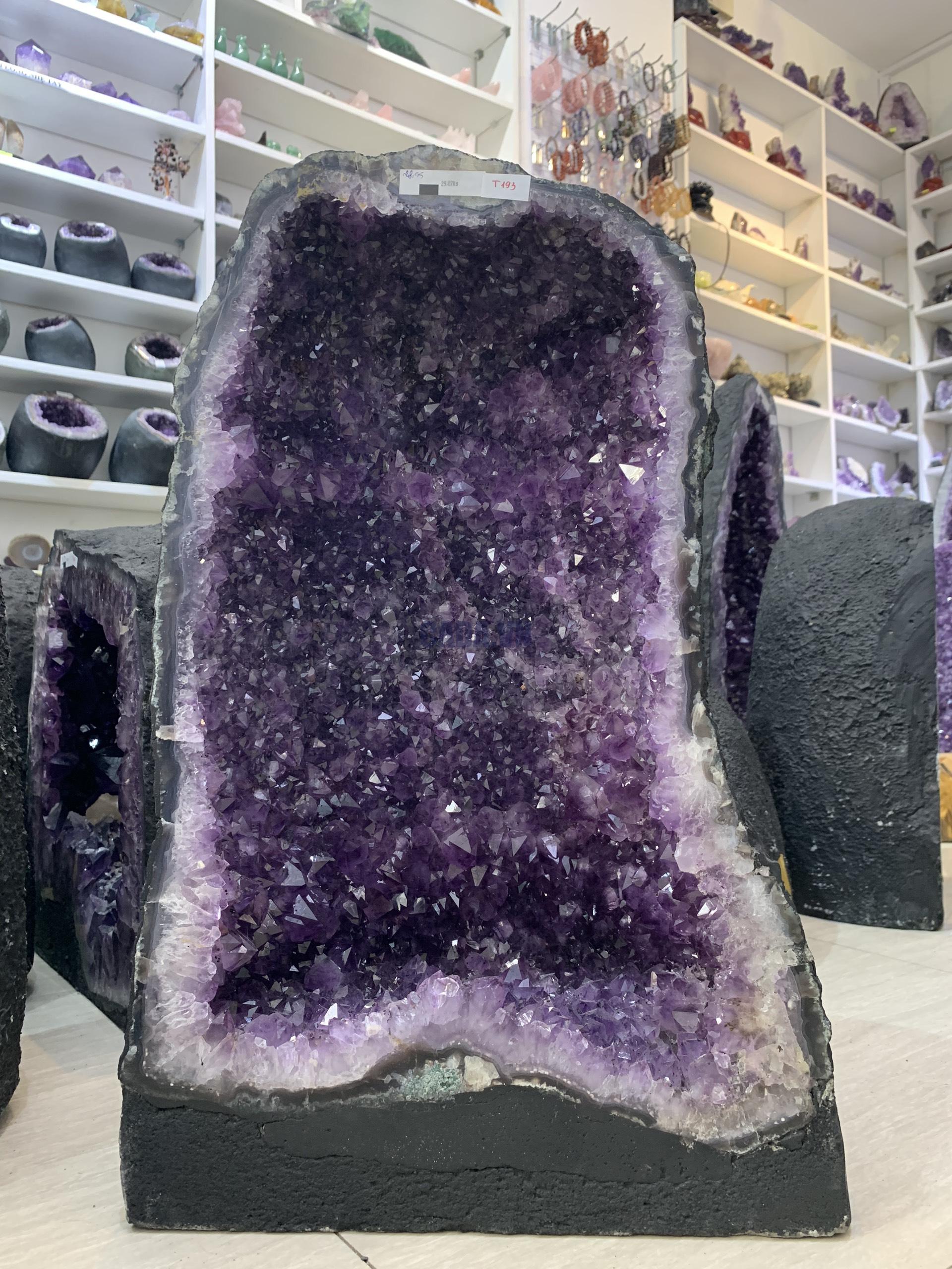 ĐỘNG THẠCH ANH TÍM BRAZIL (T193), KL: 28,95KG – KT: 50*29*23CM | CADA DECOR ĐỘNG THẠCH ANH TÍM BRAZIL (T193), KL: 28,95KG – KT: 50*29*23CM | CADA DECOR