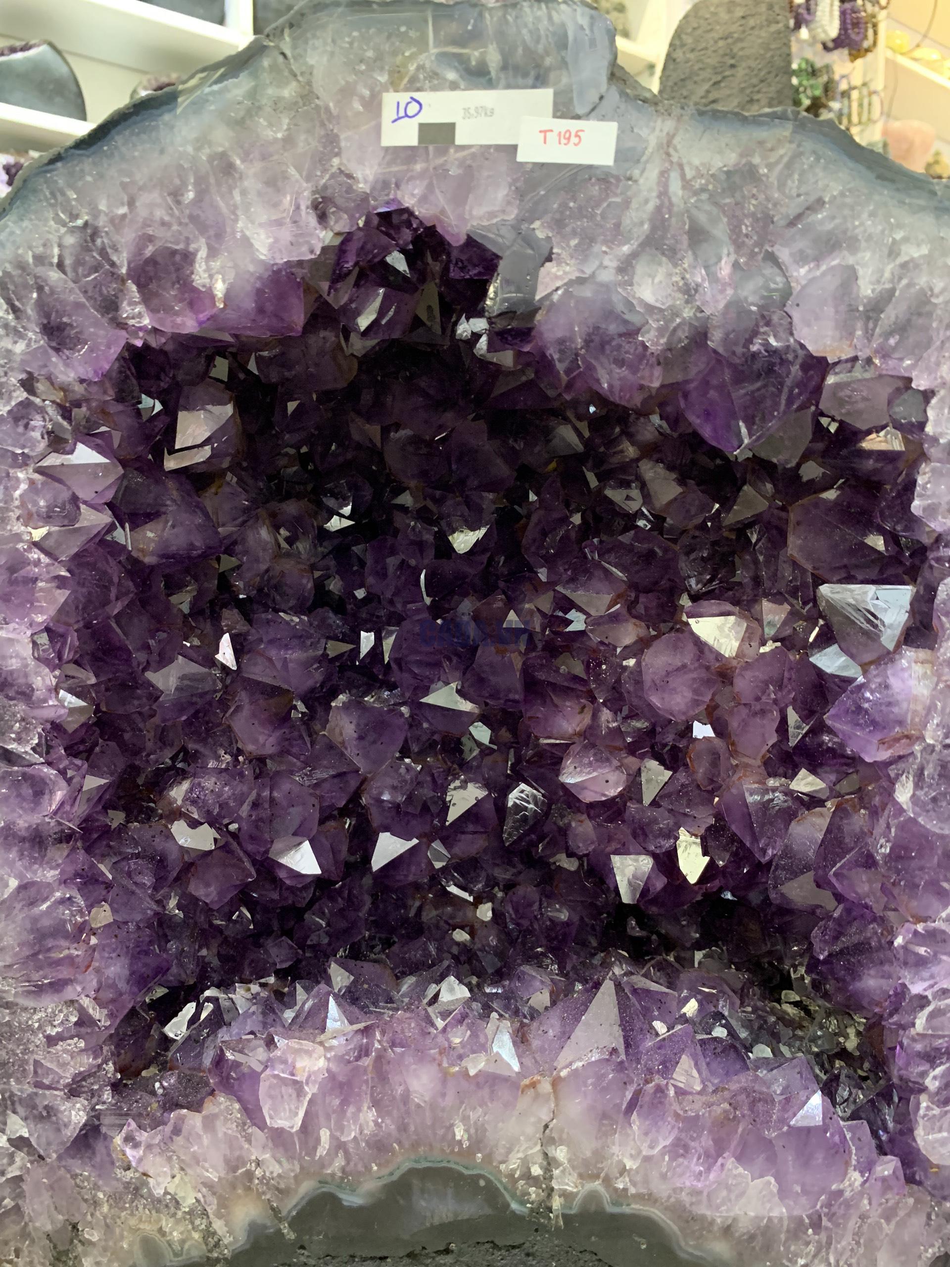 ĐỘNG THẠCH ANH TÍM BRAZIL (T195), KL: 36,97KG – KT: 38*31*23CM | CADA DECOR ĐỘNG THẠCH ANH TÍM BRAZIL (T195), KL: 36,97KG – KT: 38*31*23CM | CADA DECOR