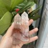 Trụ thạch anh lửa – Fire Quartz | Trụ đá thanh tẩy, tarot, healing| CADA DECORTrụ thạch anh lửa – Fire Quartz | Trụ đá thanh tẩy, tarot, healing| CADA DECOR