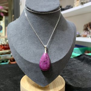 Dây chuyền bạc giọt nước Ruby in Zoisite | CADA DECOR