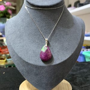 Dây chuyền bạc giọt nước Ruby in Zoisite | CADA DECOR