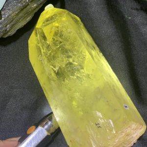 TRỤ THẠCH ANH VÀNG – KT: 19*8CM, KL: 1,834KG (TK101)