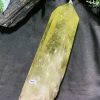 TRỤ THẠCH ANH VÀNG – KT: 23*5,5CM, KL: 1,158KG (TK105)